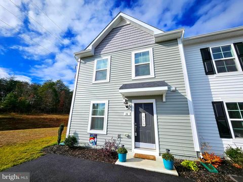 Townhouse For Sale - 44 Scrub Pine Court<br/> BUNKER HILL, WV 25413