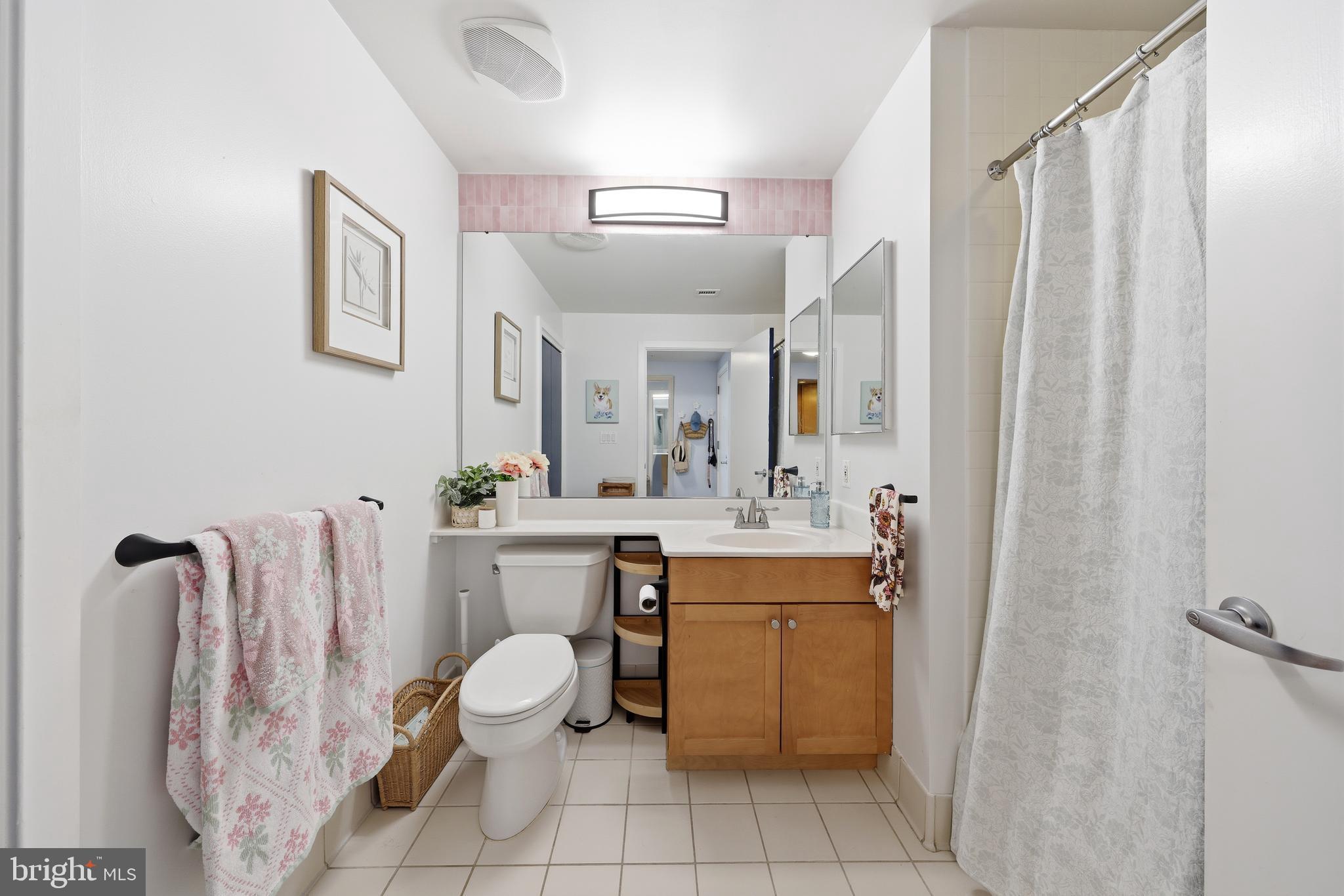 QUEEN VILLAGE - Residential