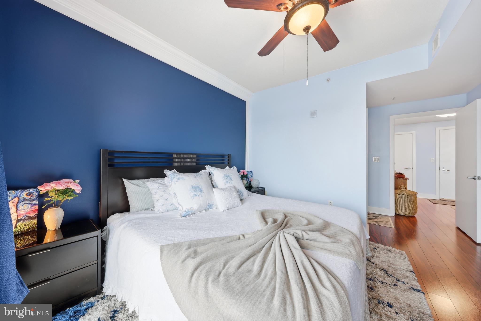 QUEEN VILLAGE - Residential