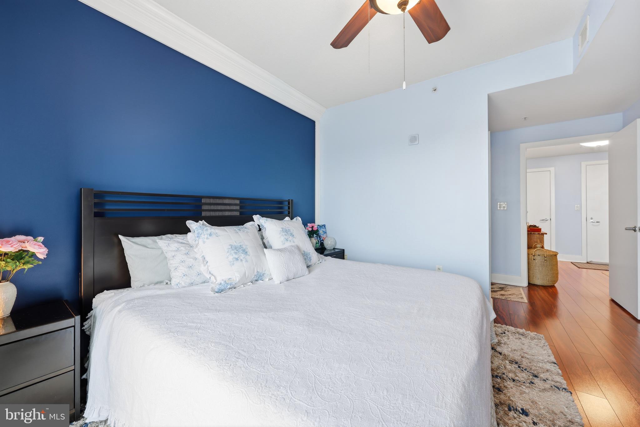 QUEEN VILLAGE - Residential