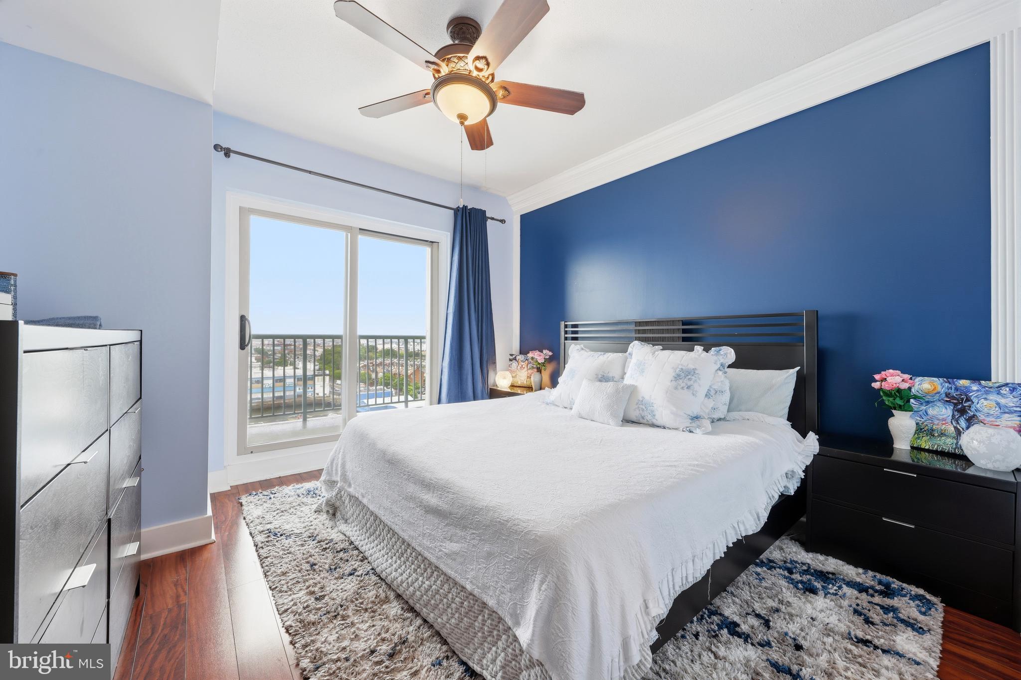 QUEEN VILLAGE - Residential