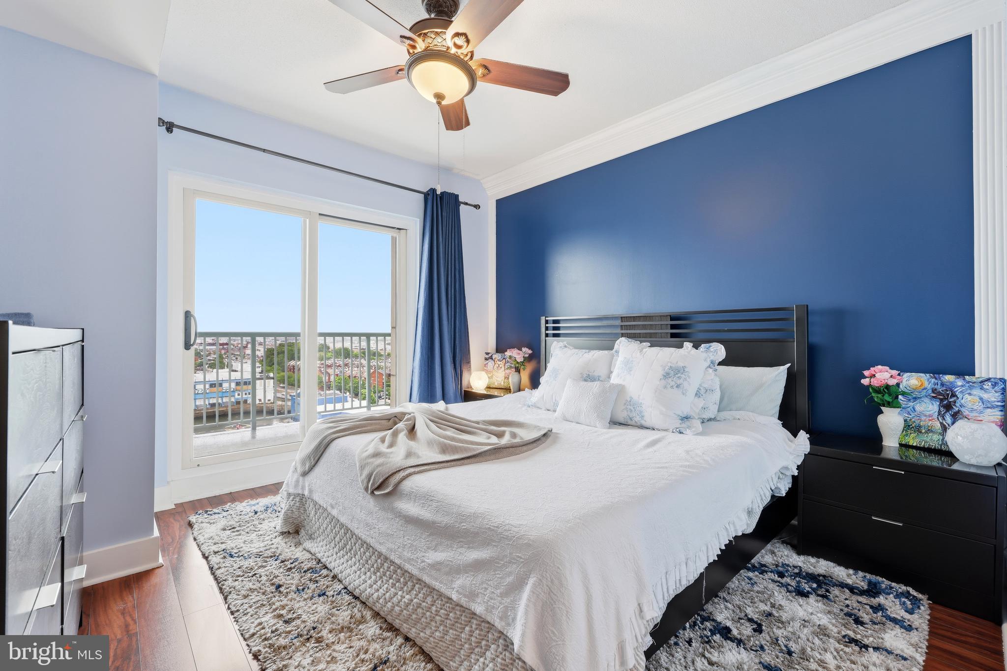 QUEEN VILLAGE - Residential