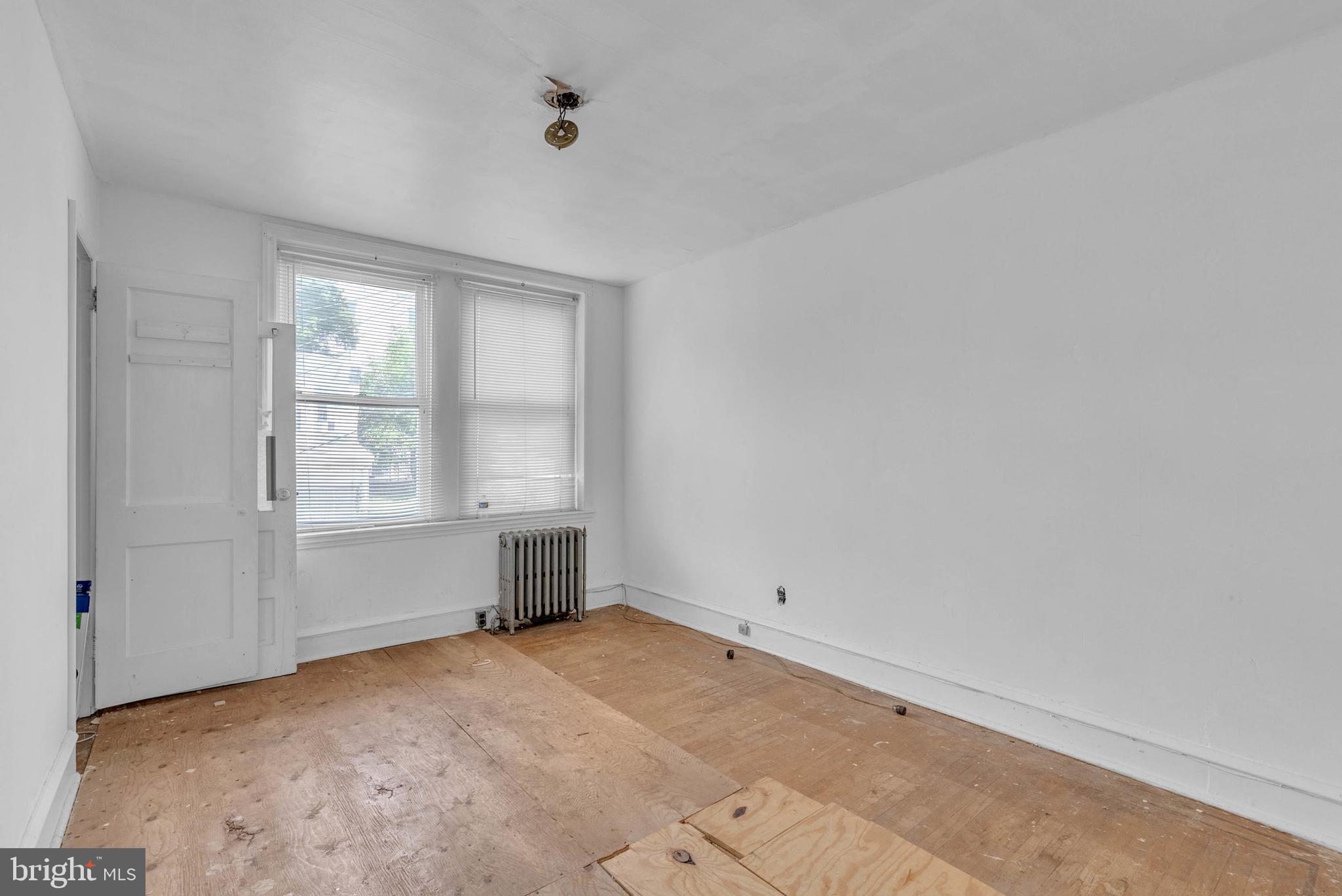 PHILADELPHIA (WEST) - Commercial Sale