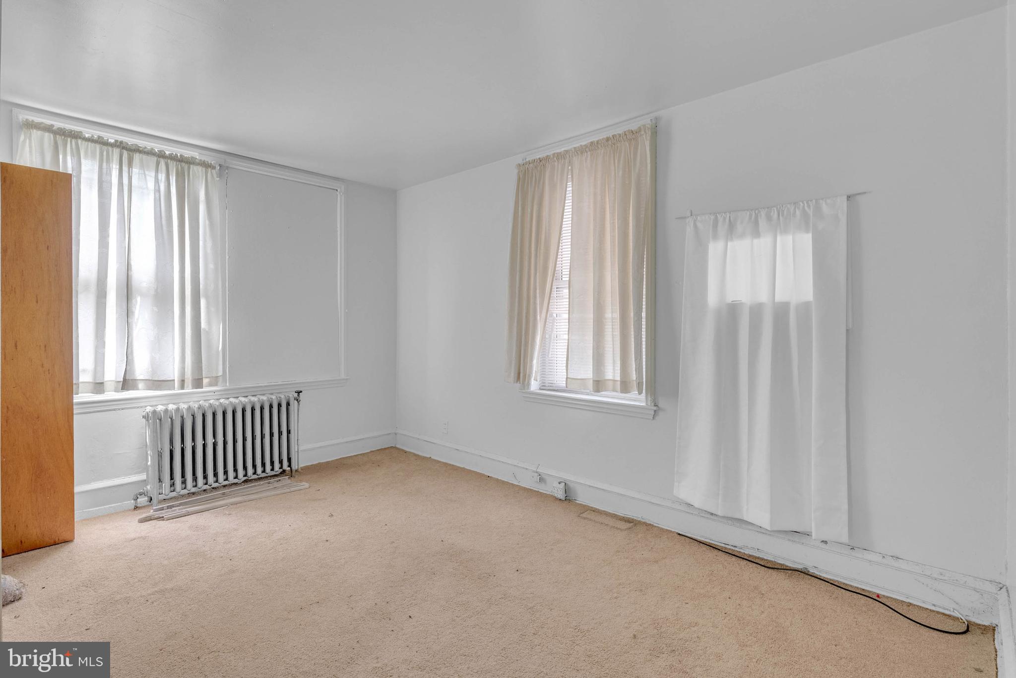 PHILADELPHIA (WEST) - Commercial Sale