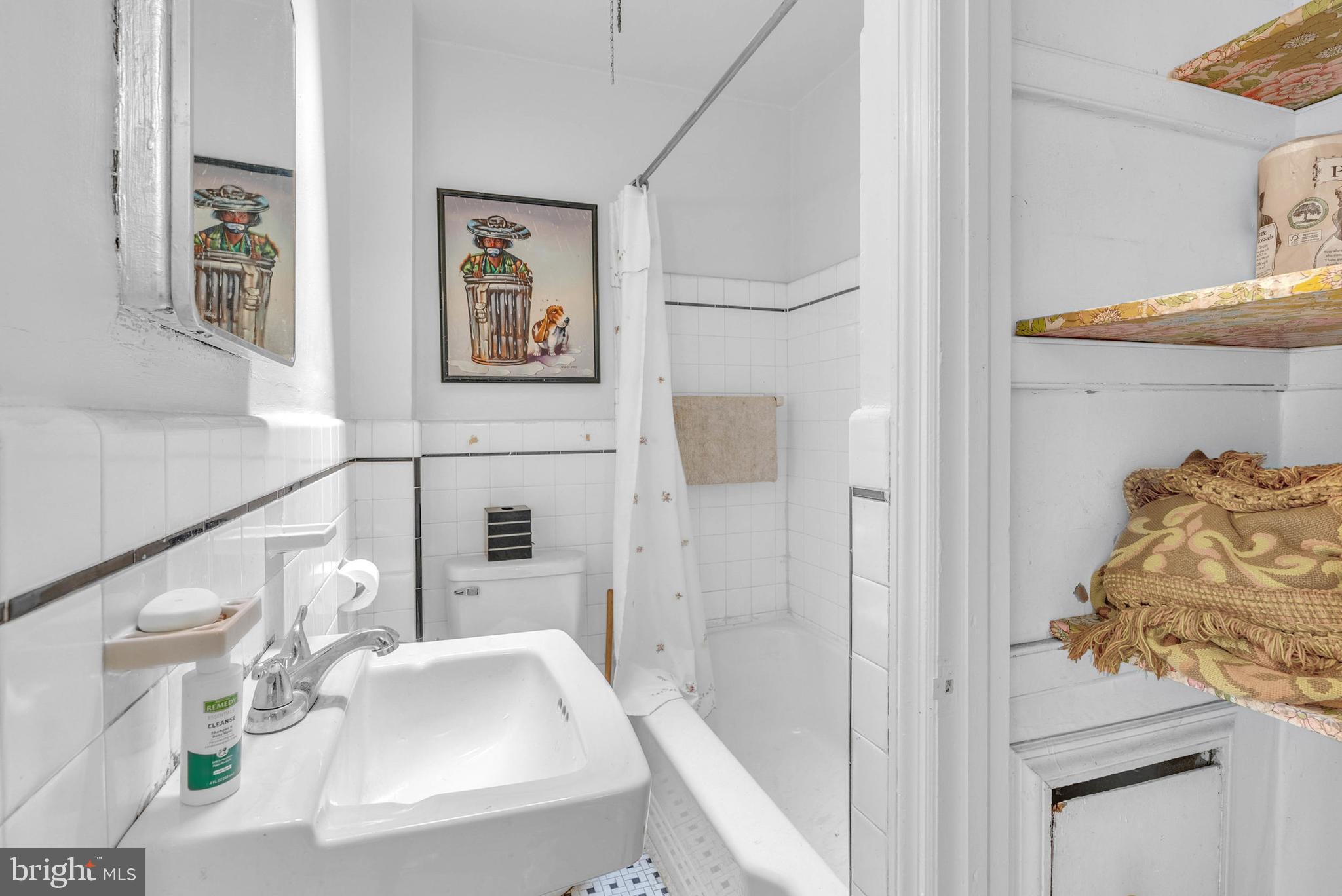 PHILADELPHIA (WEST) - Commercial Sale