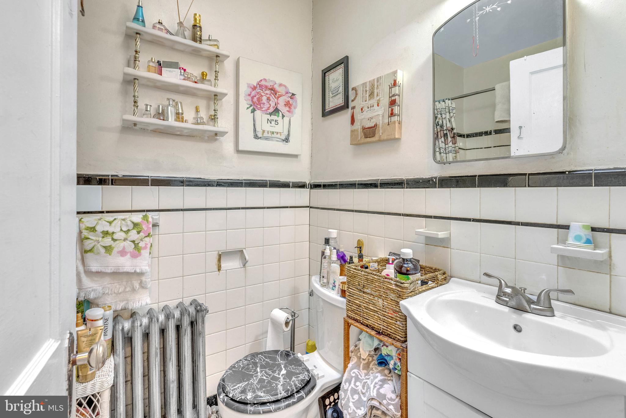 PHILADELPHIA (WEST) - Commercial Sale