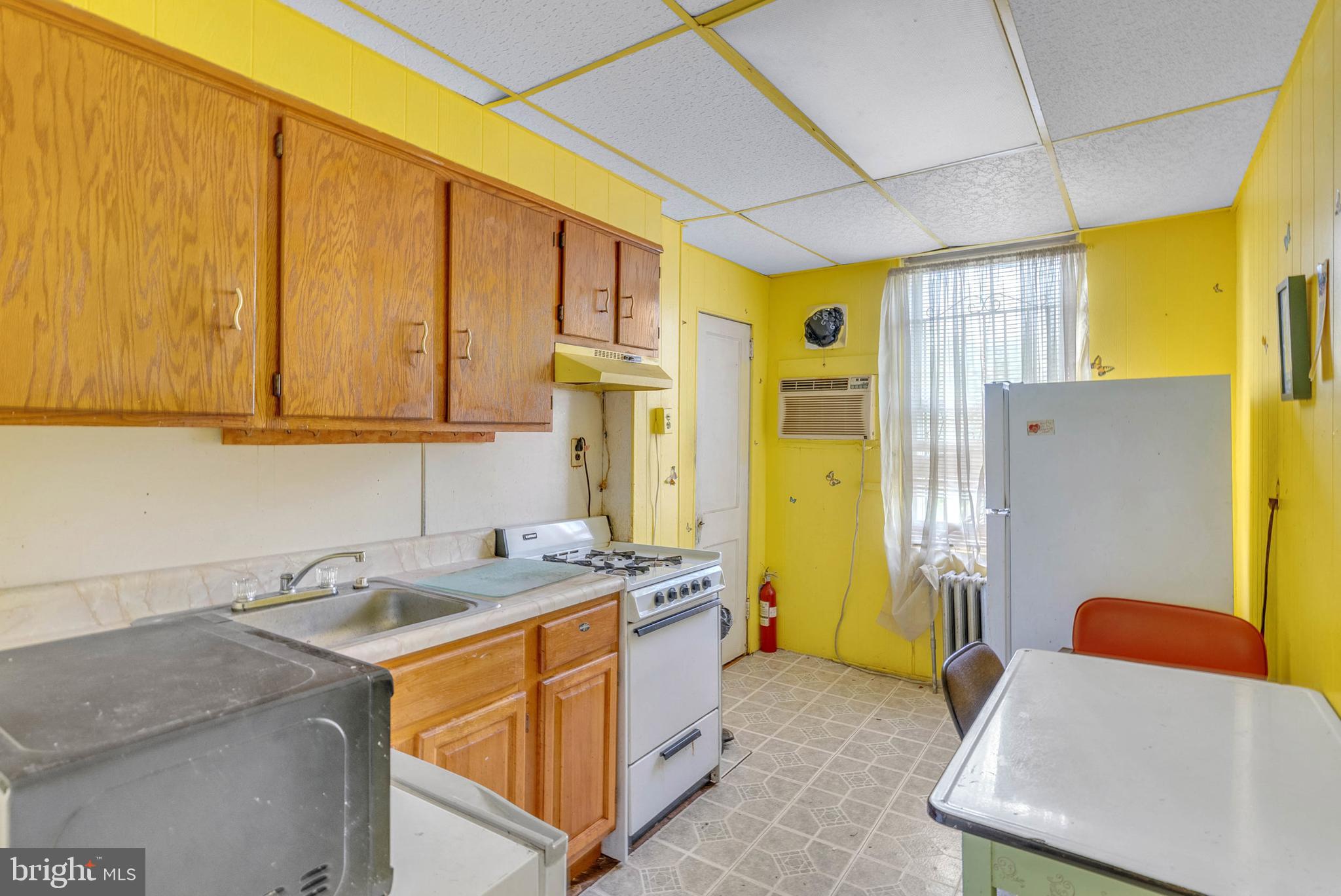 PHILADELPHIA (WEST) - Commercial Sale