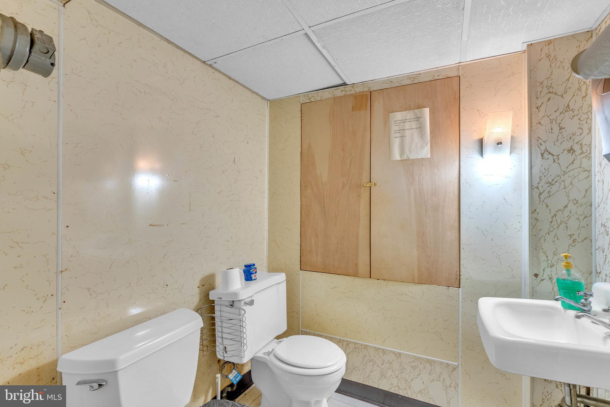 PHILADELPHIA (WEST) - Commercial Sale