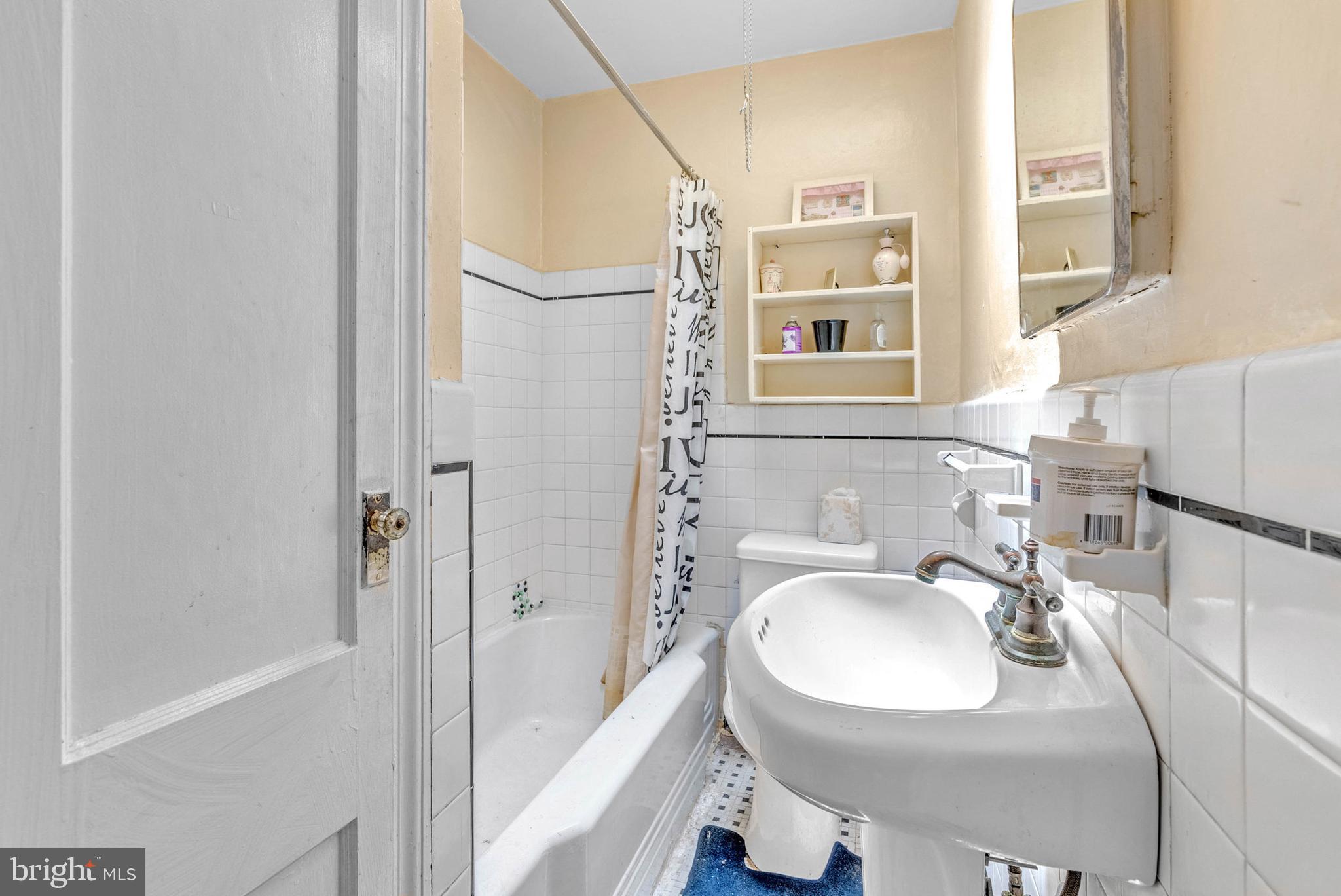 PHILADELPHIA (WEST) - Commercial Sale