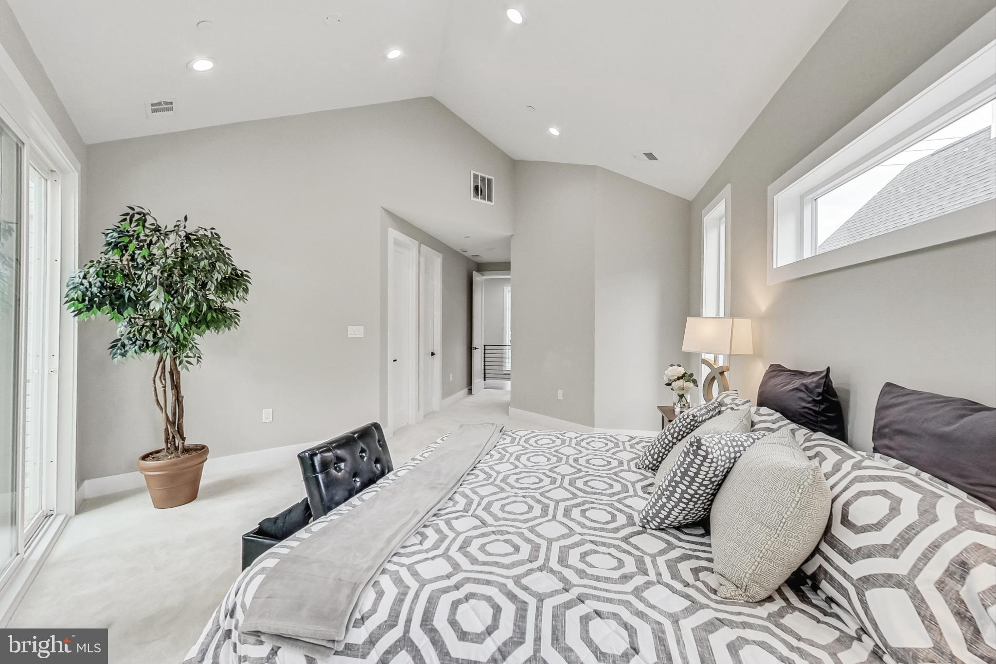 KENSINGTON HEIGHTS - Residential