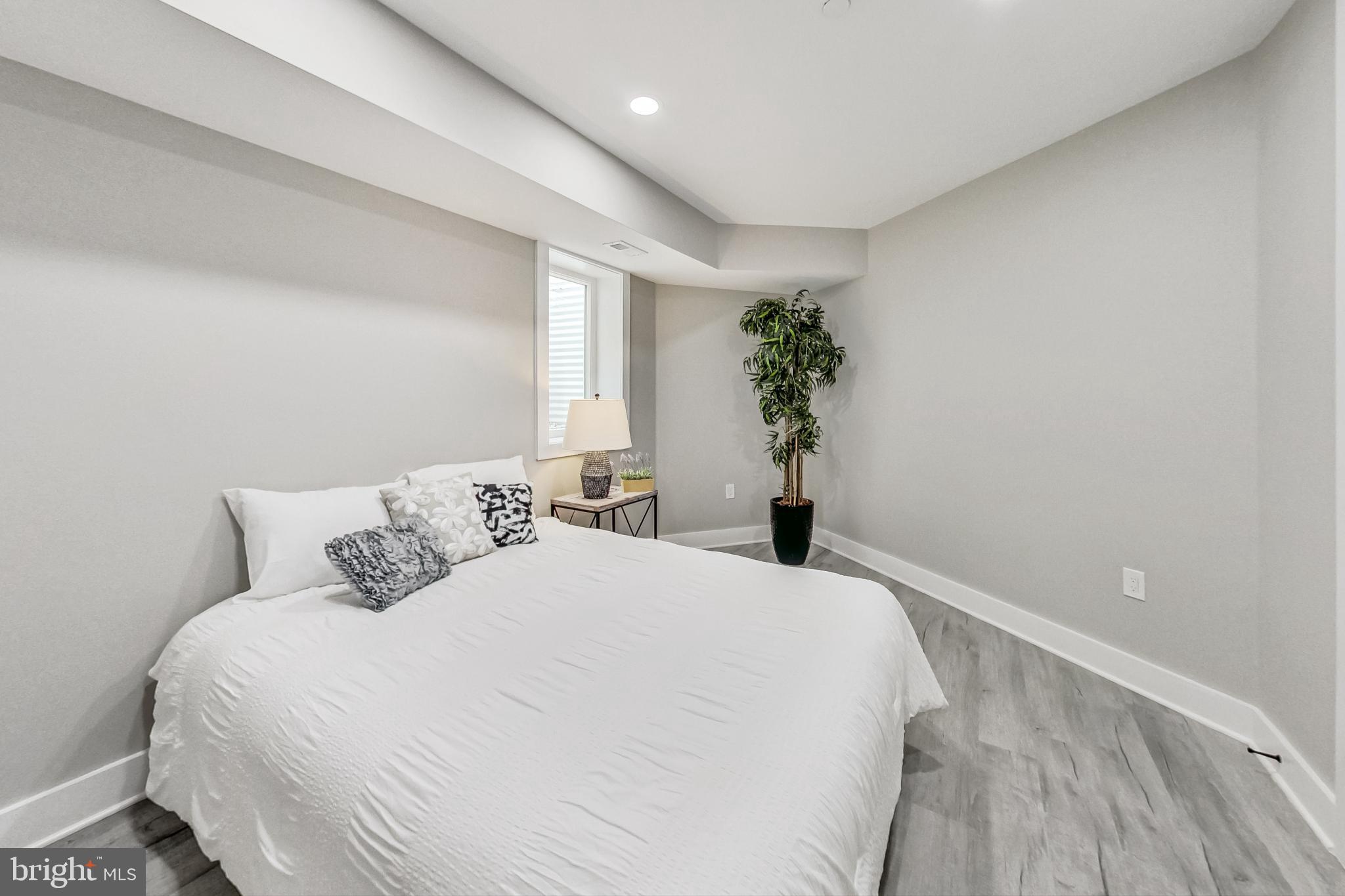 KENSINGTON HEIGHTS - Residential