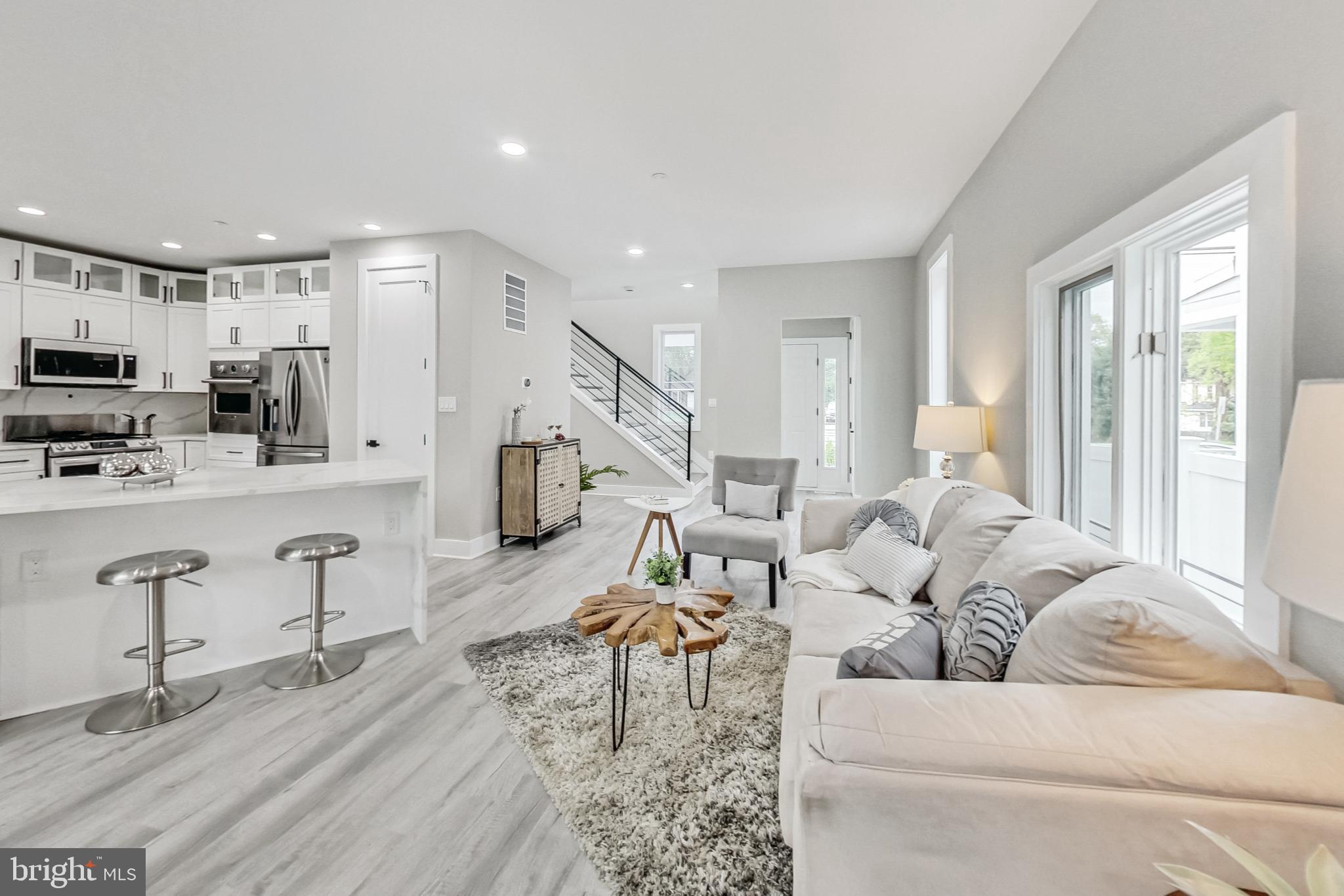 KENSINGTON HEIGHTS - Residential