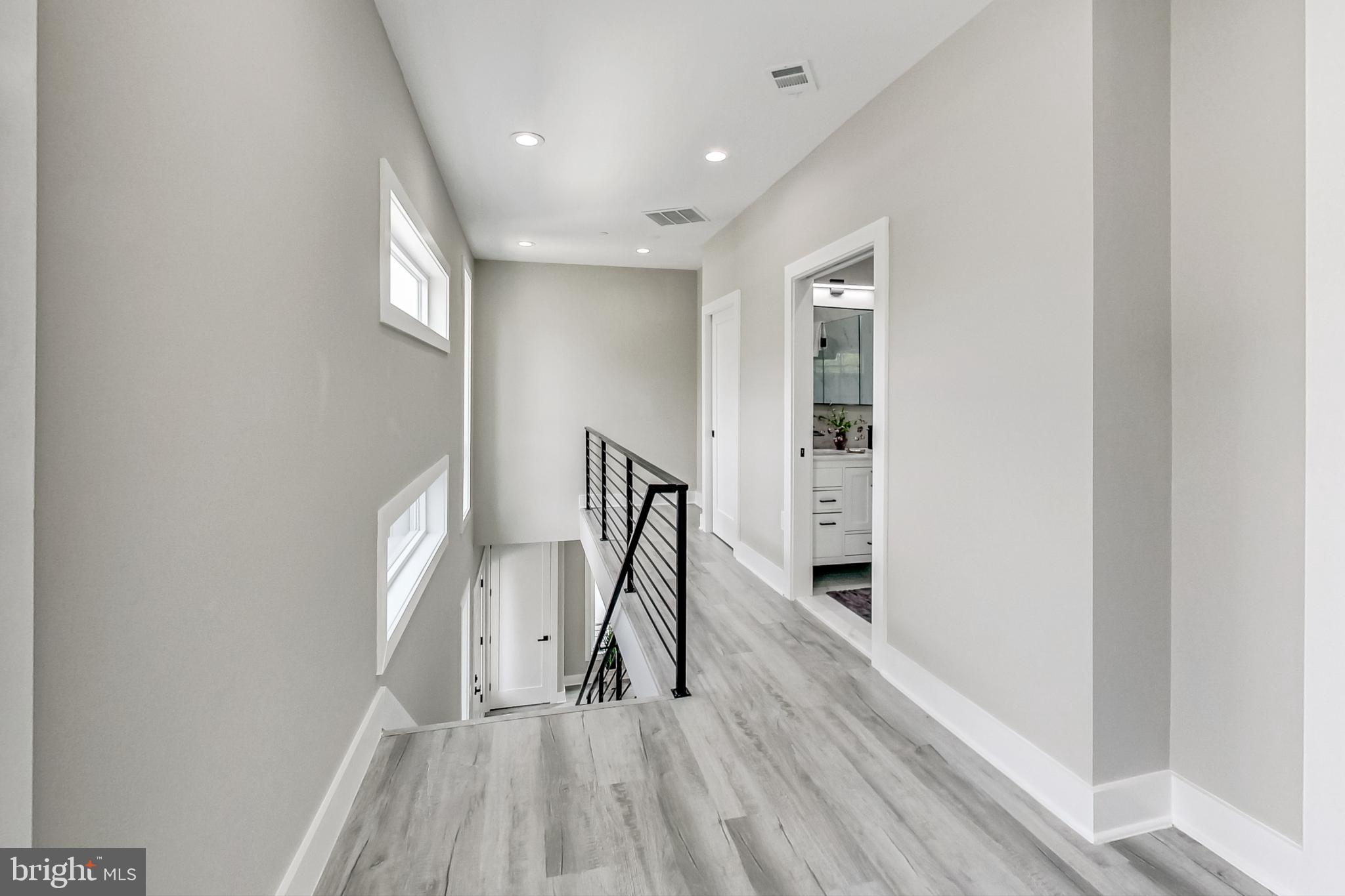 KENSINGTON HEIGHTS - Residential