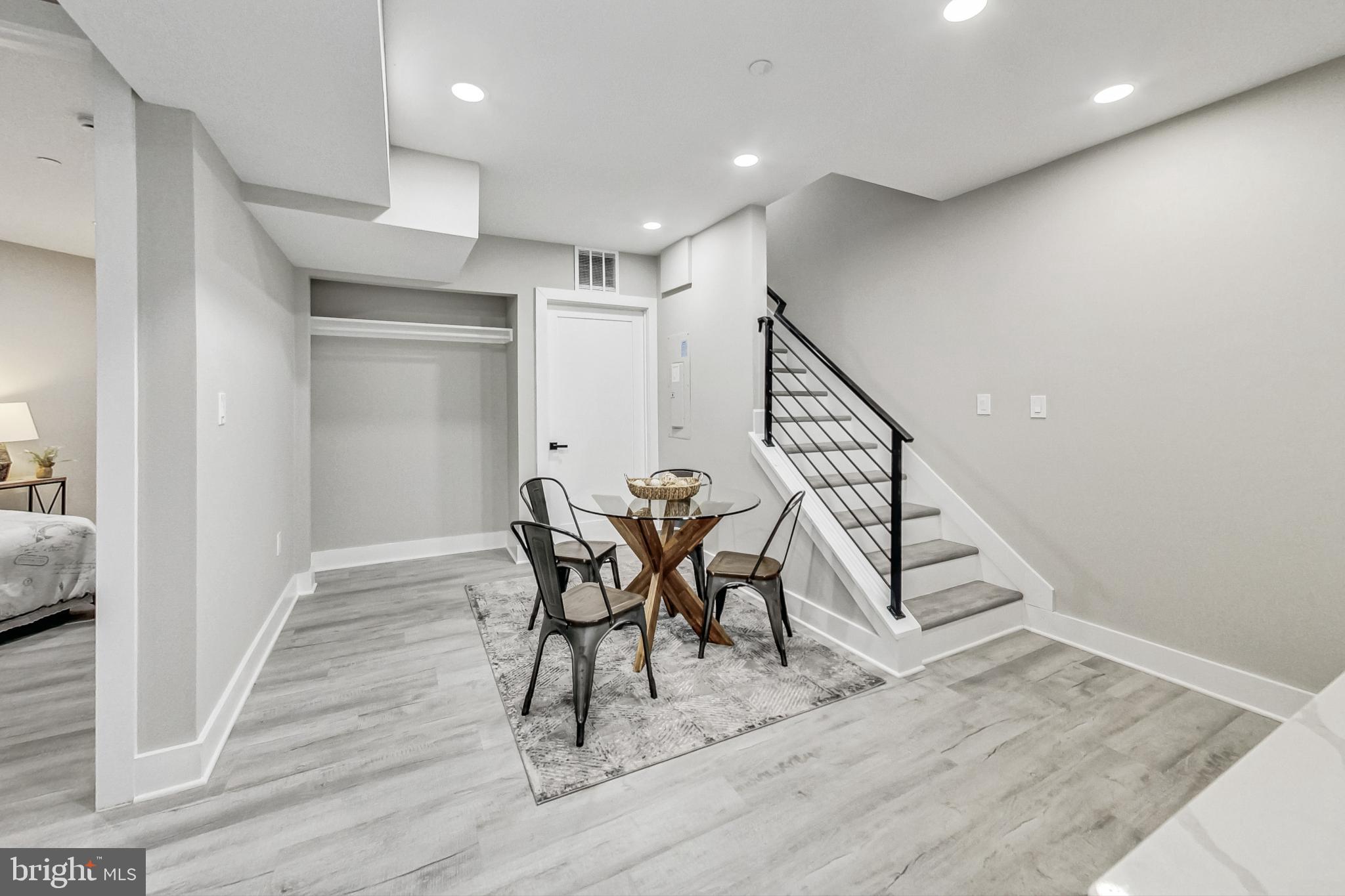 KENSINGTON HEIGHTS - Residential