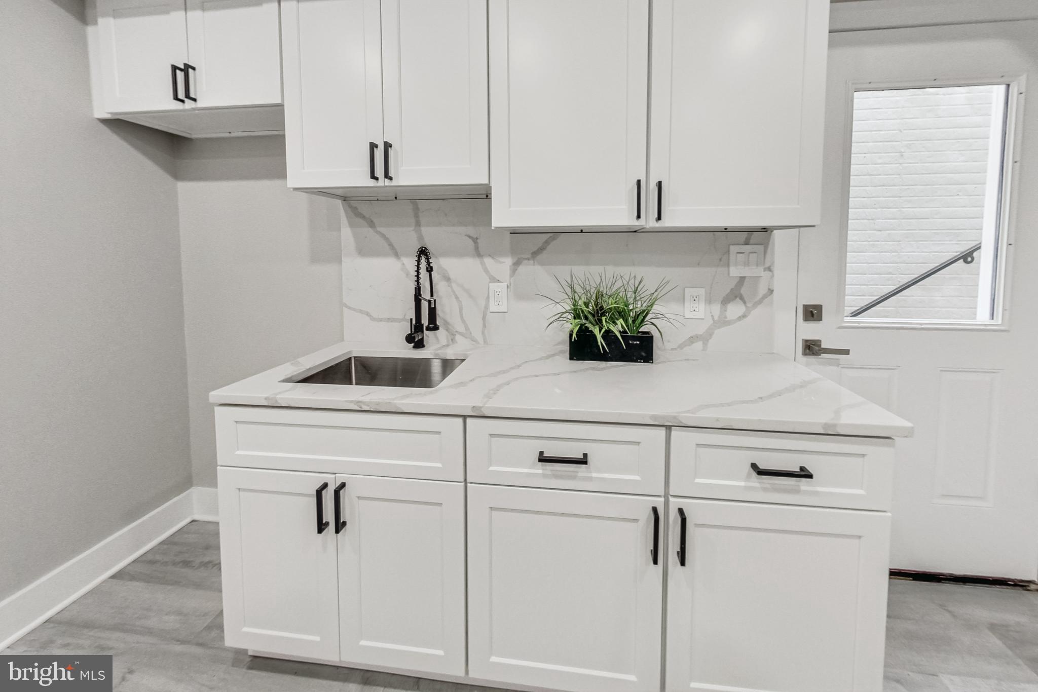 KENSINGTON HEIGHTS - Residential