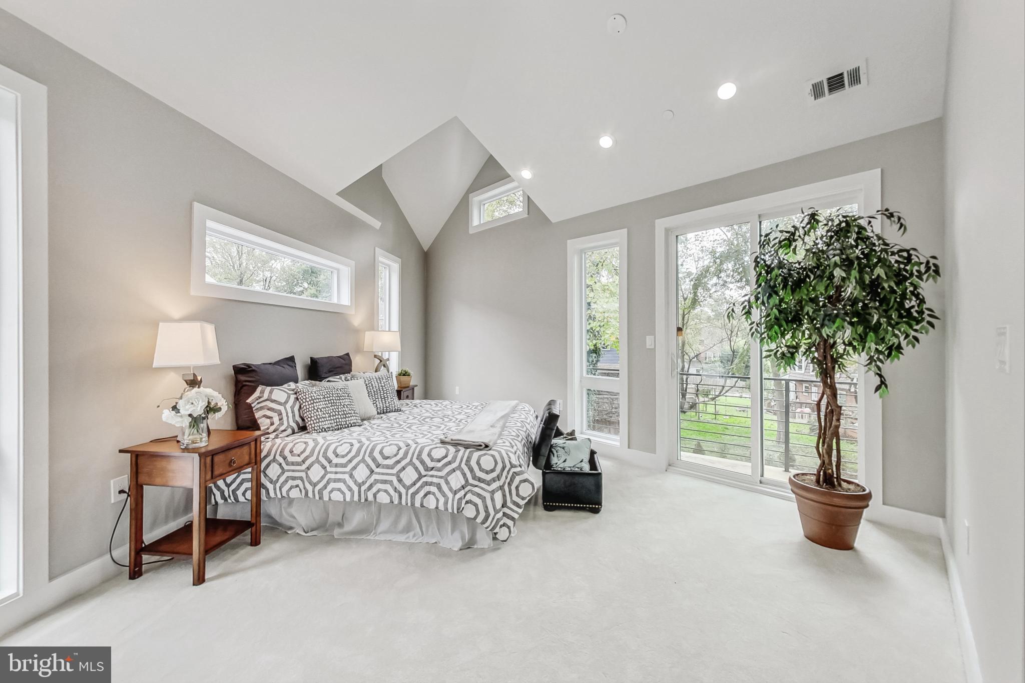 KENSINGTON HEIGHTS - Residential