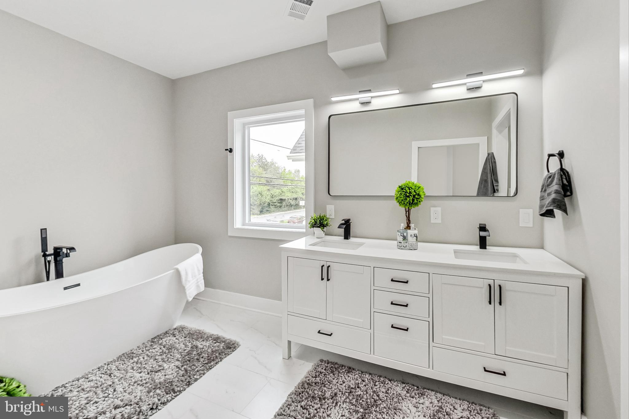 KENSINGTON HEIGHTS - Residential