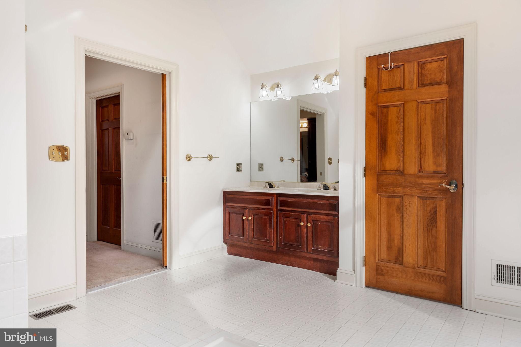 BROOKFIELD - Residential