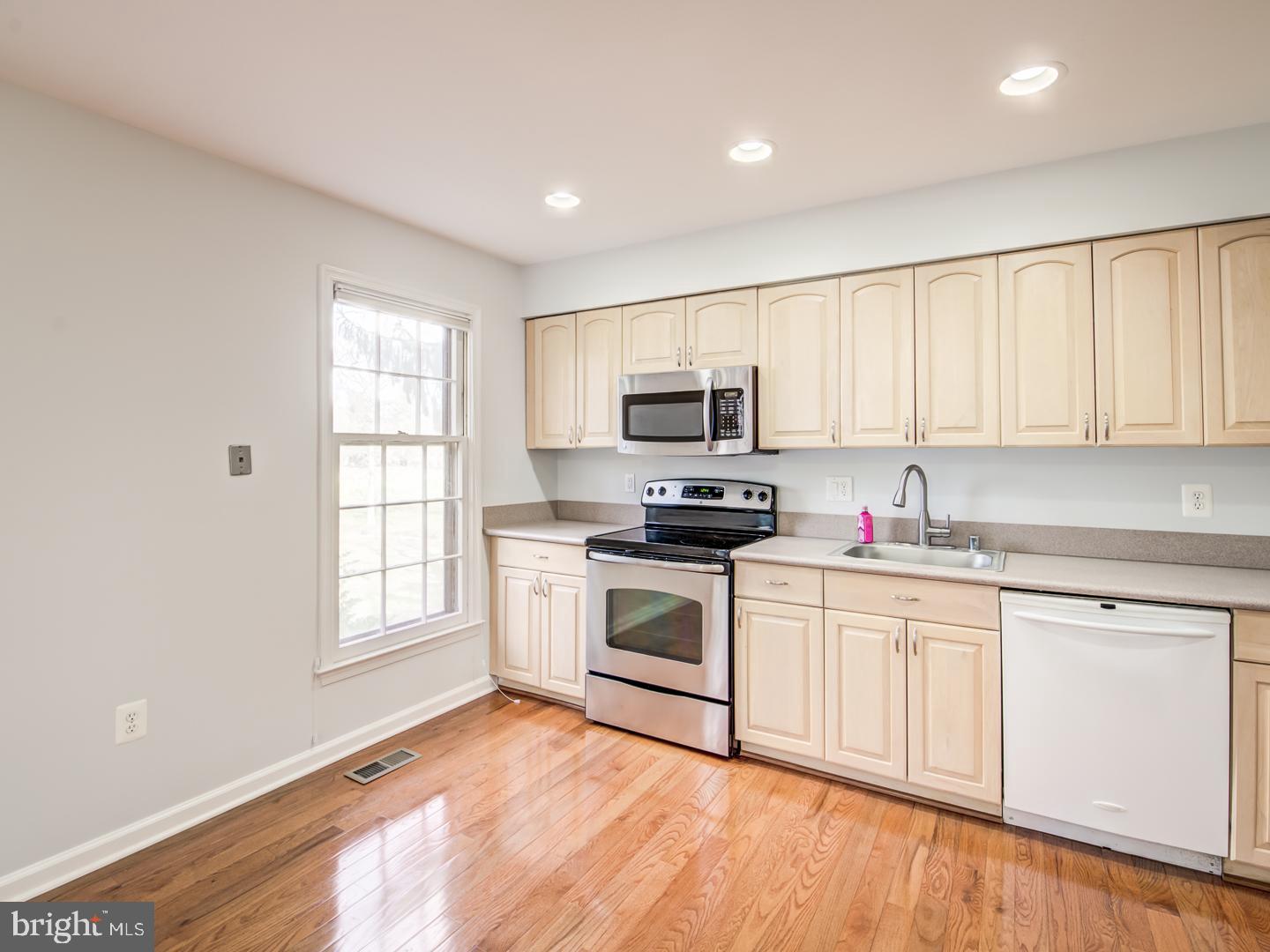 RESTON - Residential Lease