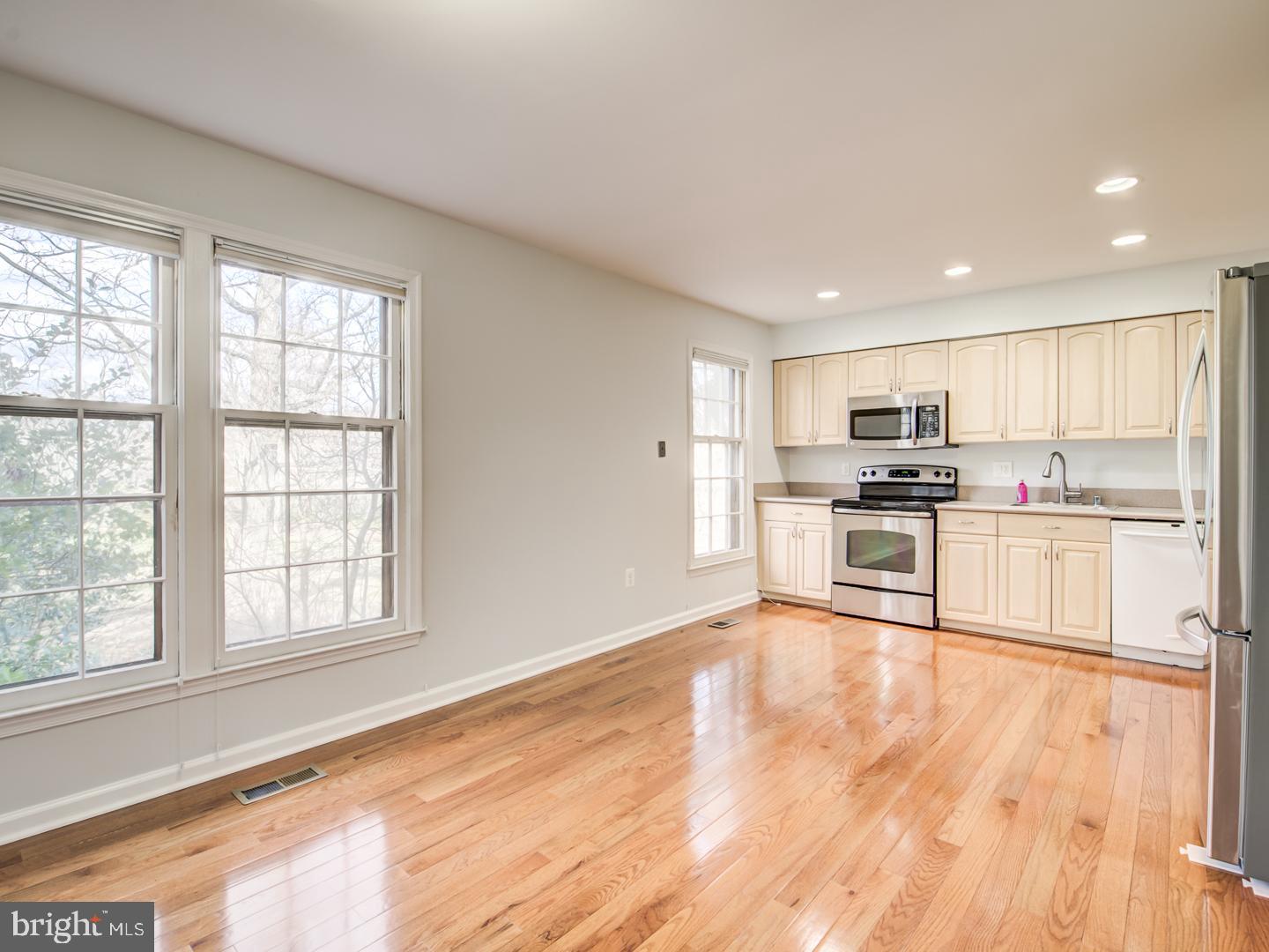 RESTON - Residential Lease