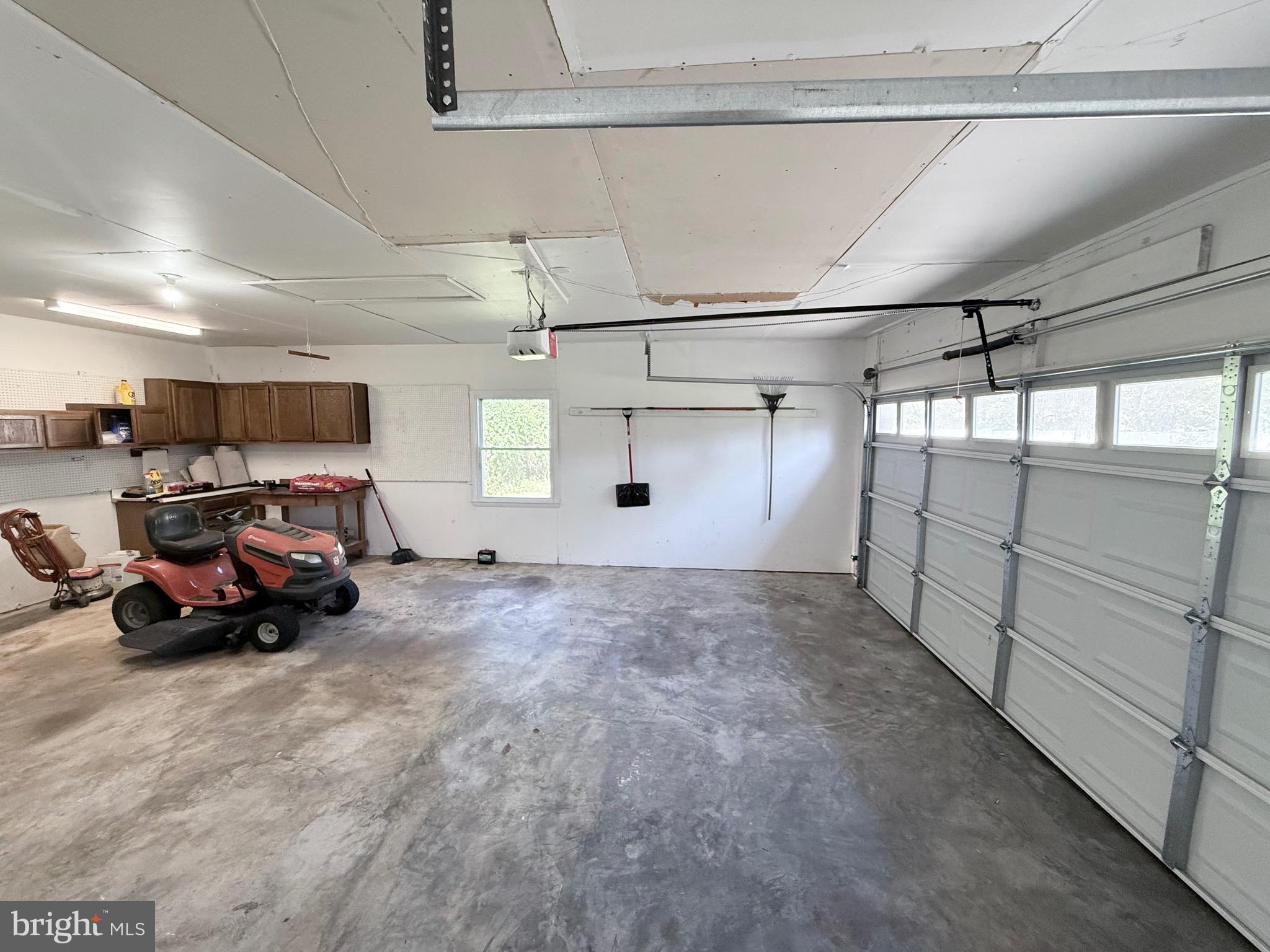 LIVINGSTON GROVE - Residential Lease