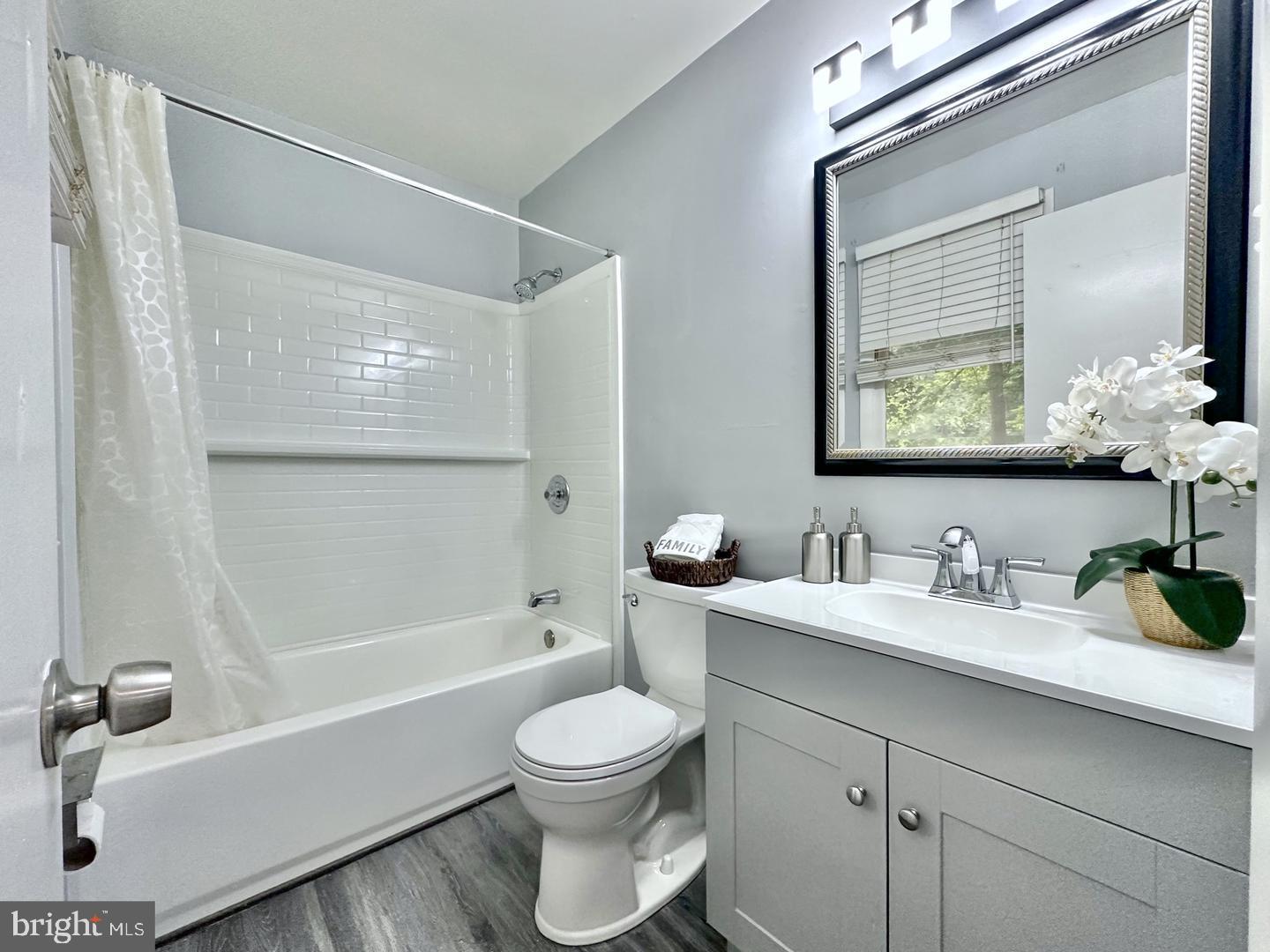 LIVINGSTON GROVE - Residential Lease