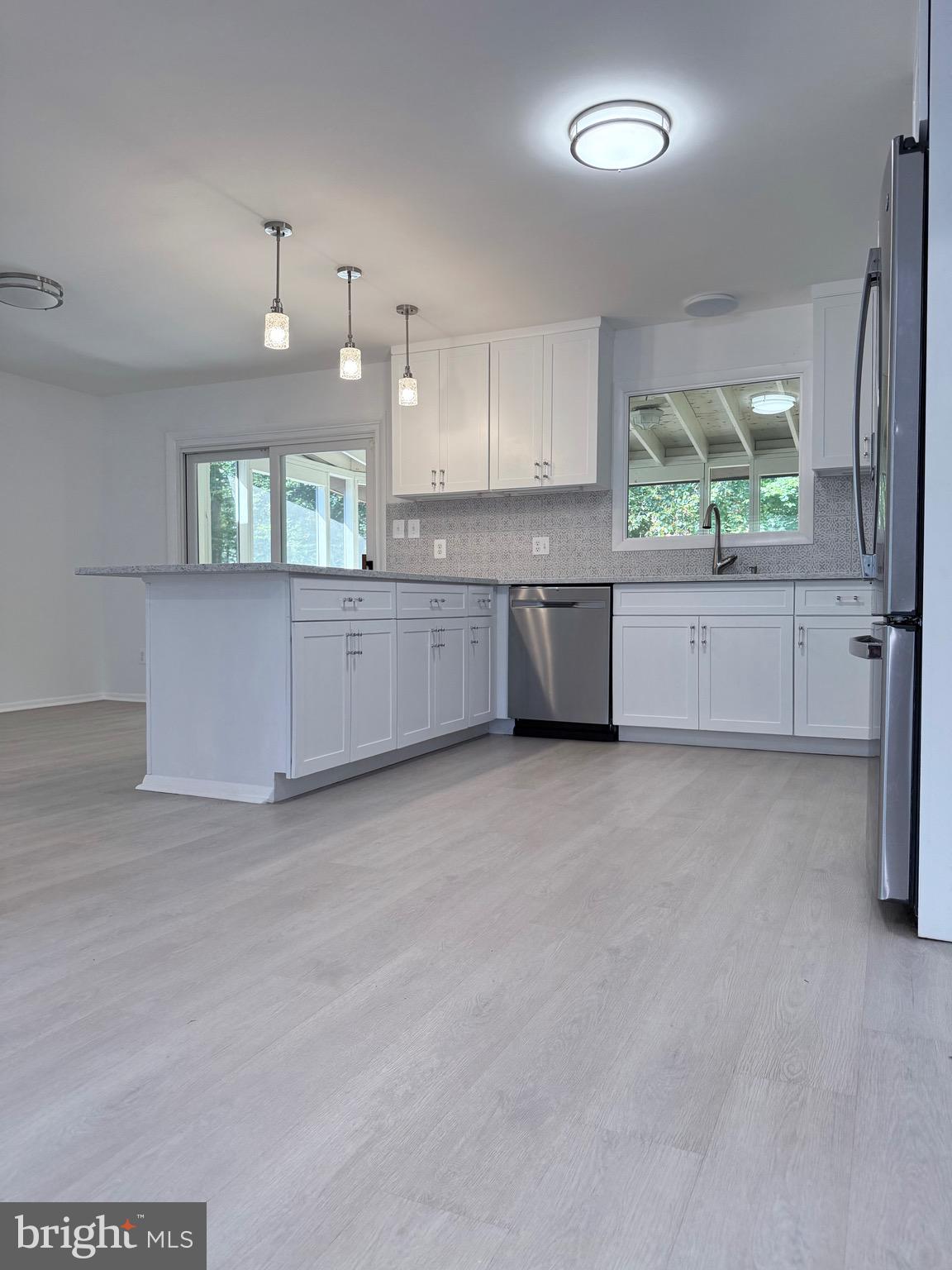 LIVINGSTON GROVE - Residential Lease