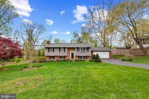 2411 Nickoles Drive, Sykesville, MD MLS: MDCR2026812