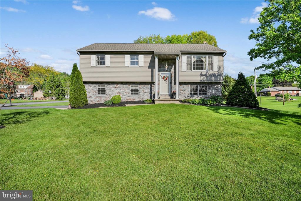 Photo of 302 Grant Street, REINHOLDS, PA 17569 (MLS # PALA2088130)