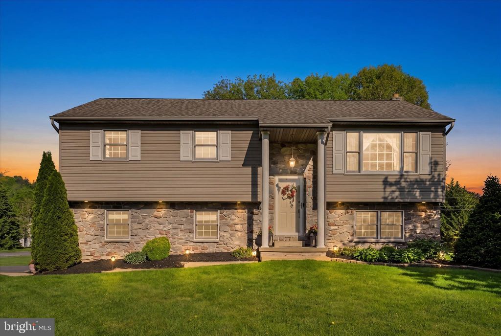 Photo of 302 Grant Street, REINHOLDS, PA 17569 (MLS # PALA2088130)