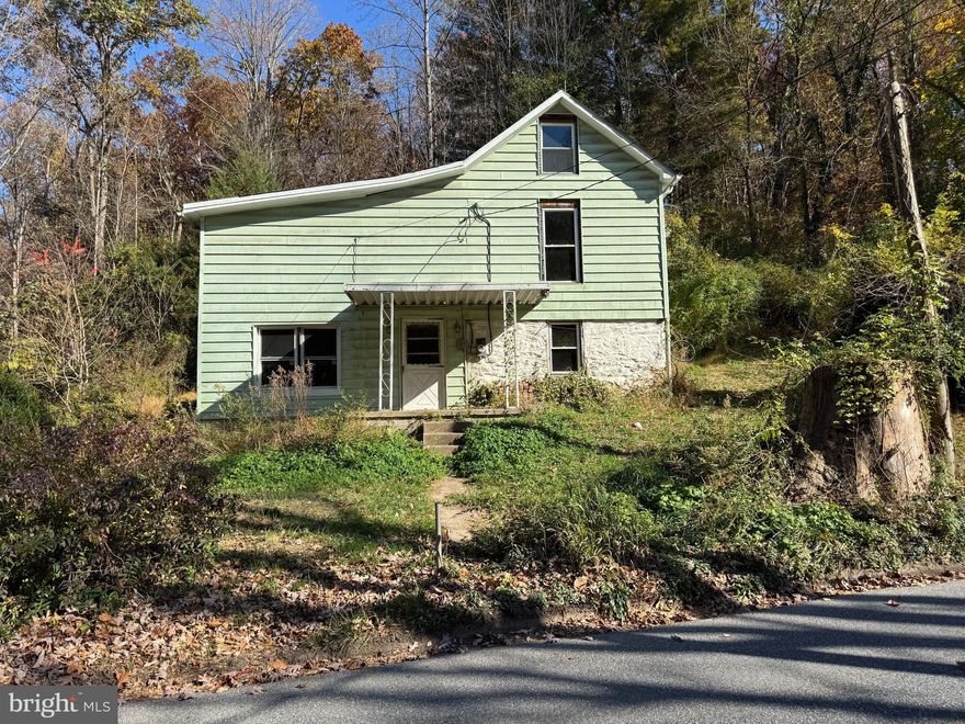 Don't miss this opportunity to own this colonial home seated in an expansive lot approximately 1.39 acres in the community of Carrollton. This property has 784 square feet of living space, has 3 bedrooms, a full bathroom and awaits your design and personal touch to complete.  Home is conveniently close to conveniences. It is 13 minutes car travel to Carroll Plaza,  Walmart and restaurants, and 14 minutes away from Carroll County Regional Airport.