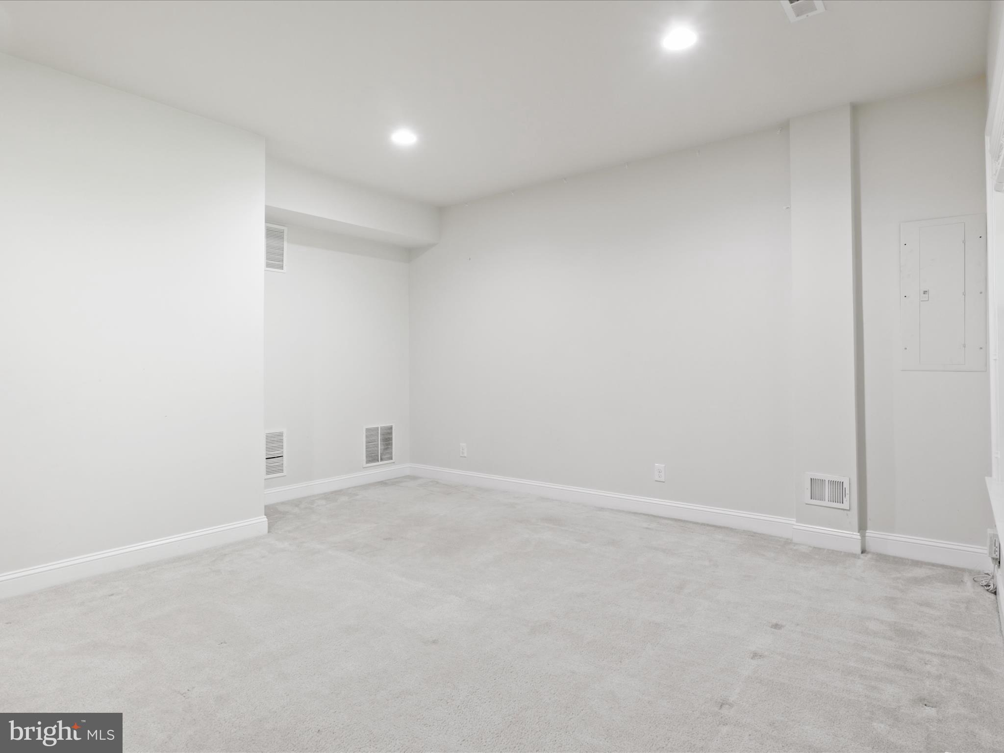 RESERVE AT SOUTH RIDING - Residential Lease