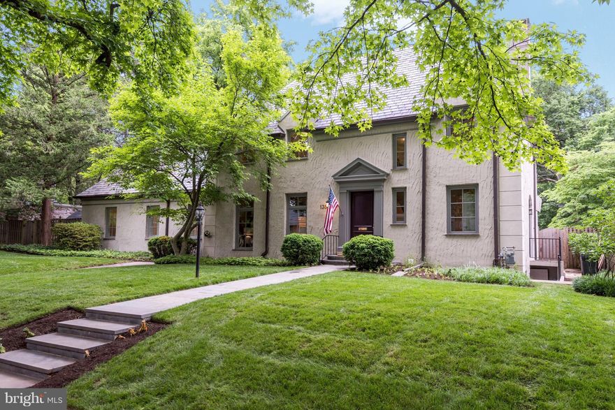 WOW-THIS LOT AND THIS HOUSE!1/3 ACRE LEVEL LOT BACKING TO GOLF COURSE.PHENOMENAL VIEWS&PRIVACY.TURNKEY.AMAZING HOUSE W/4 FIN LEVS, 5250 SF.GORG ORIG DETAILS+TODAY'S CONVENIENCES.GOURMET KIT OPEN TO BKFST+FAM RM.2ND FAM RM ON 1ST+MAIN LEV BR/BA.5 BR UP INCL GREAT MBR STE.LOW LEV REC RM/MAN CAVE.FAB LOCATION SO CLOSE TO SHOPS/METRO.PLAYHOUSE!DON'T WAIT TO SEE THIS, IT WON'T LAST.SOMERSET ELEMENTARY.