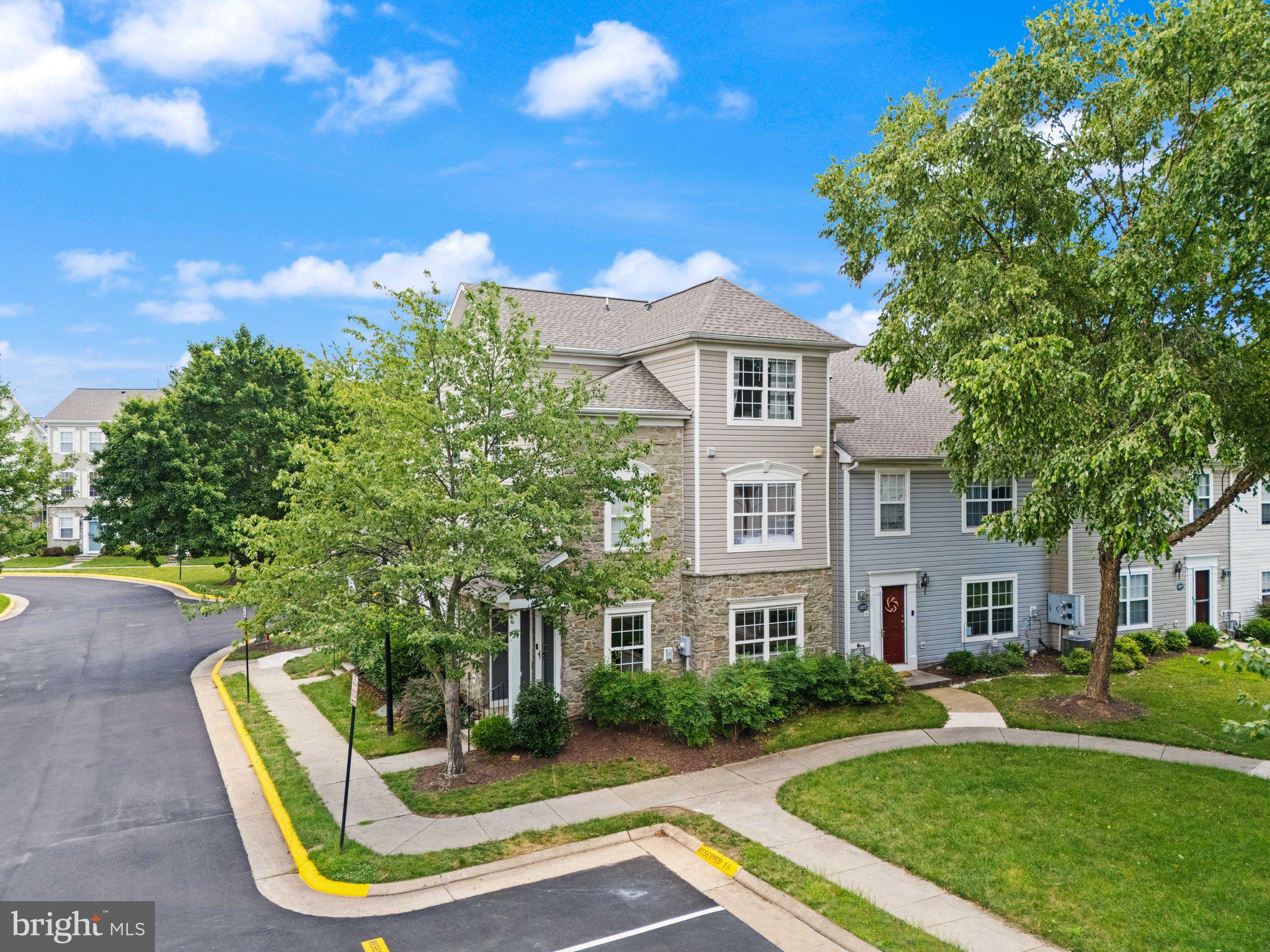 43573 PATCHING POND SQUARE