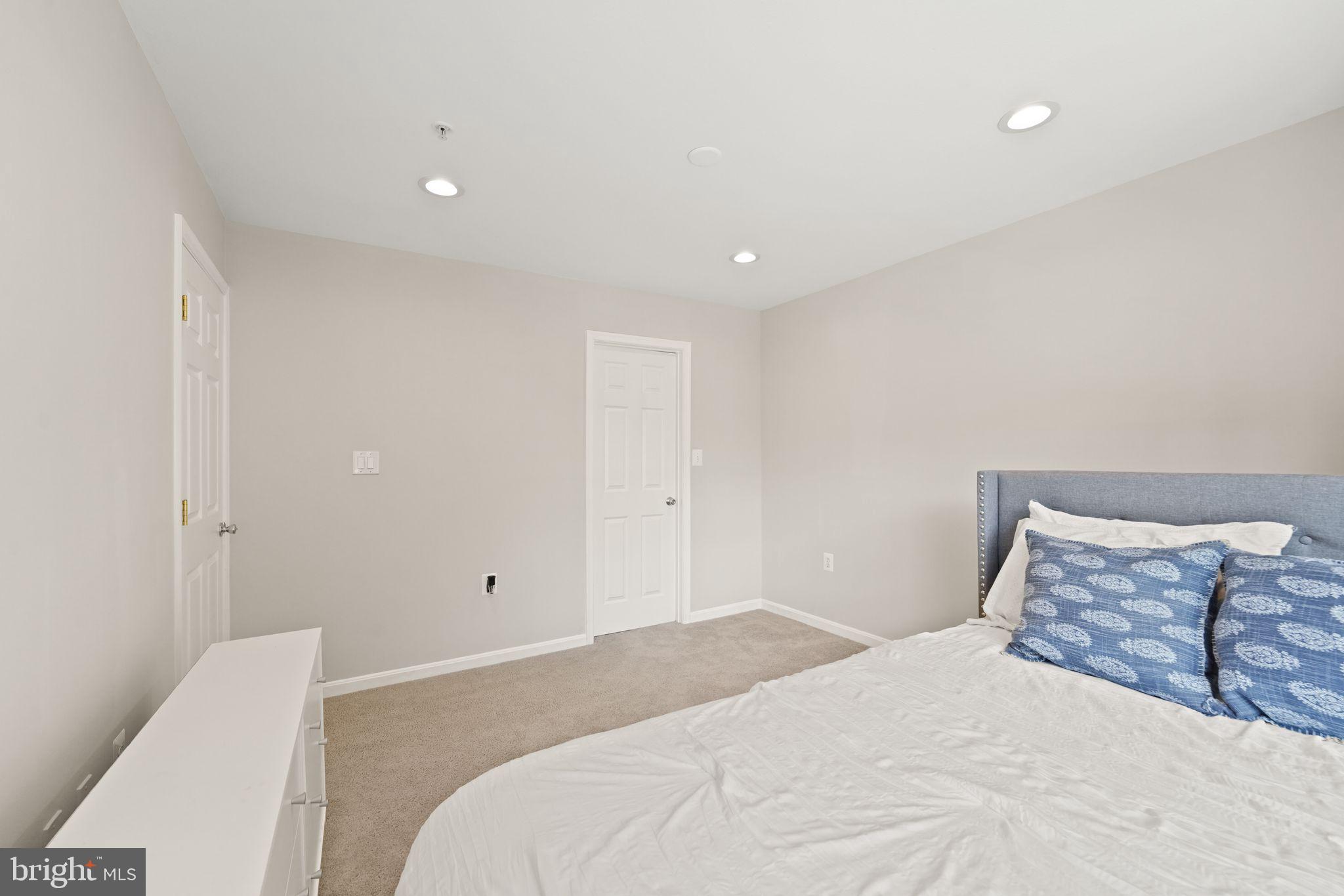 PARKSIDE AT ASHBURN - Residential