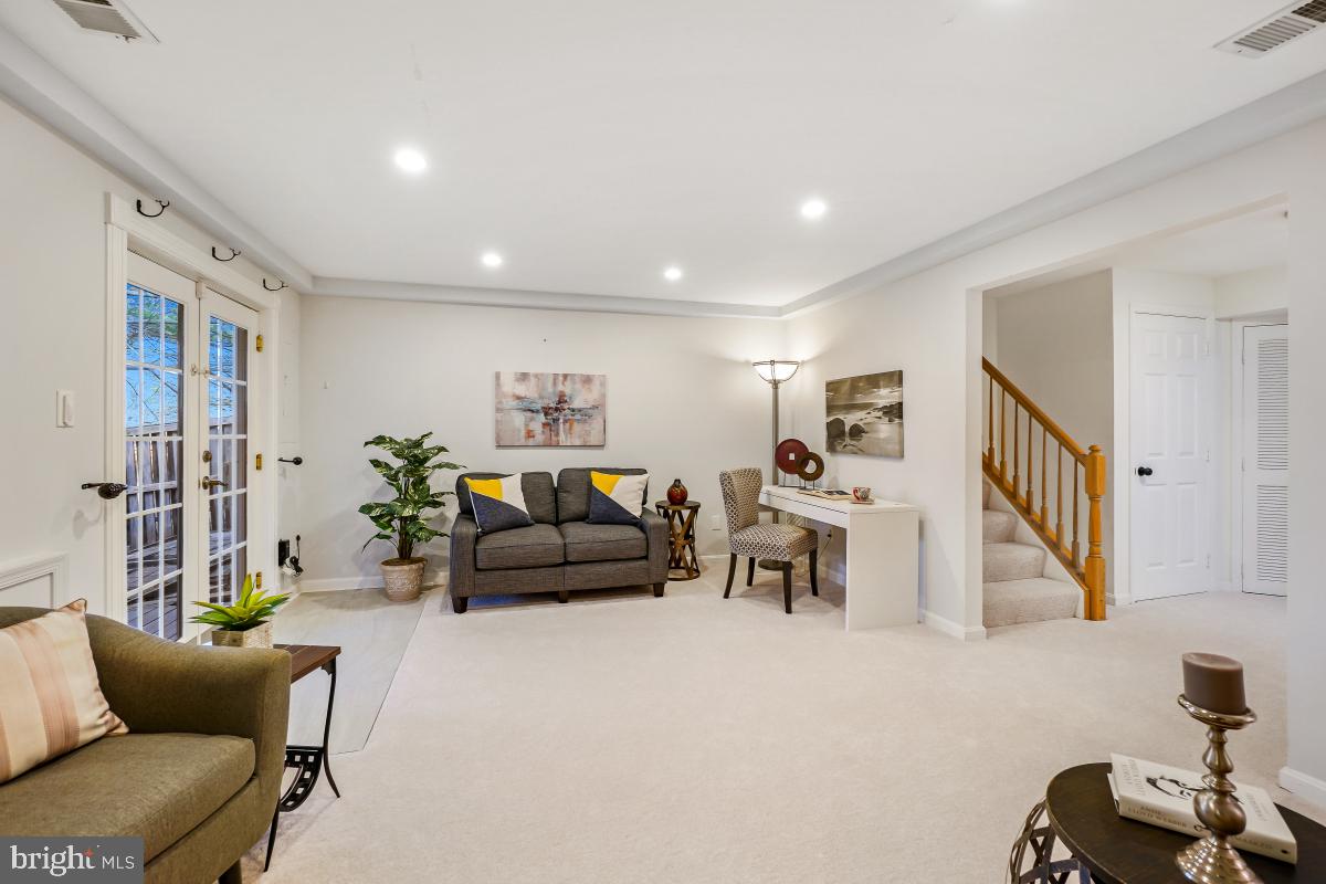 POTOMAC LAKES - Residential