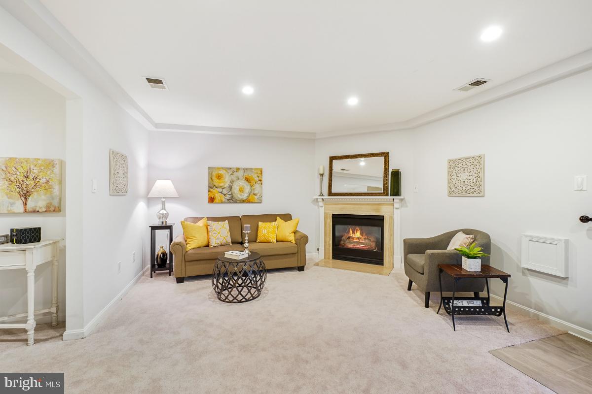 POTOMAC LAKES - Residential