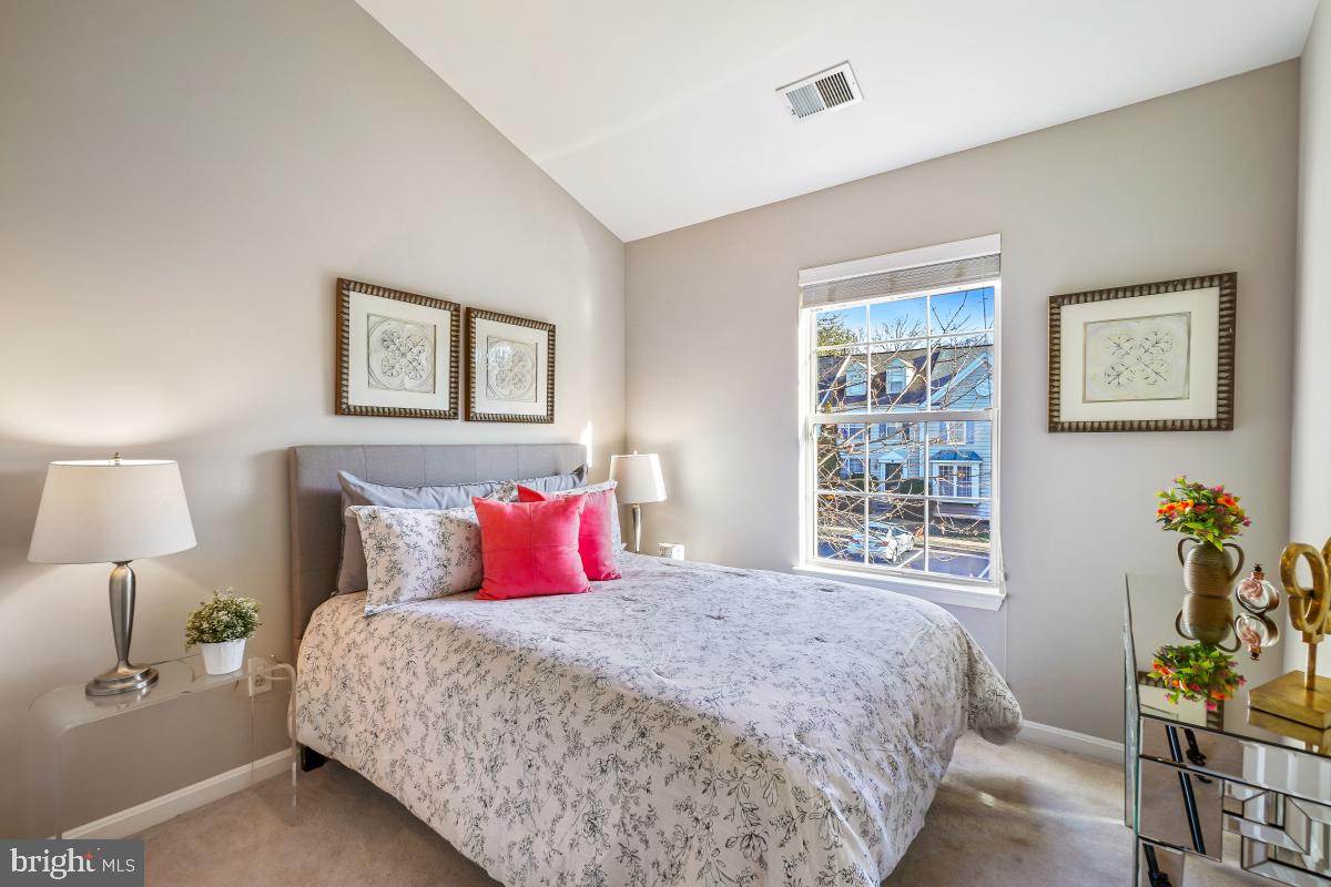 POTOMAC LAKES - Residential