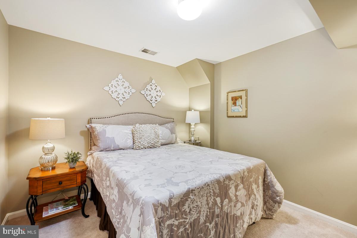 POTOMAC LAKES - Residential