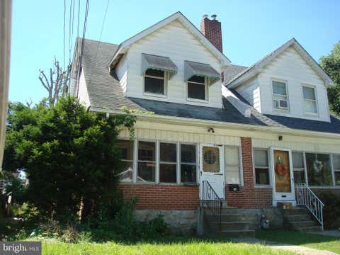 Townhouse For Sale - 810 Bartram Avenue<br/> DARBY, PA 19023