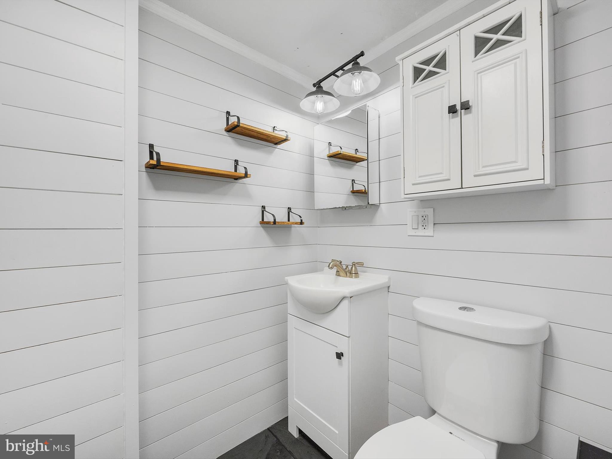 BEAUTY BEACH - Residential Lease