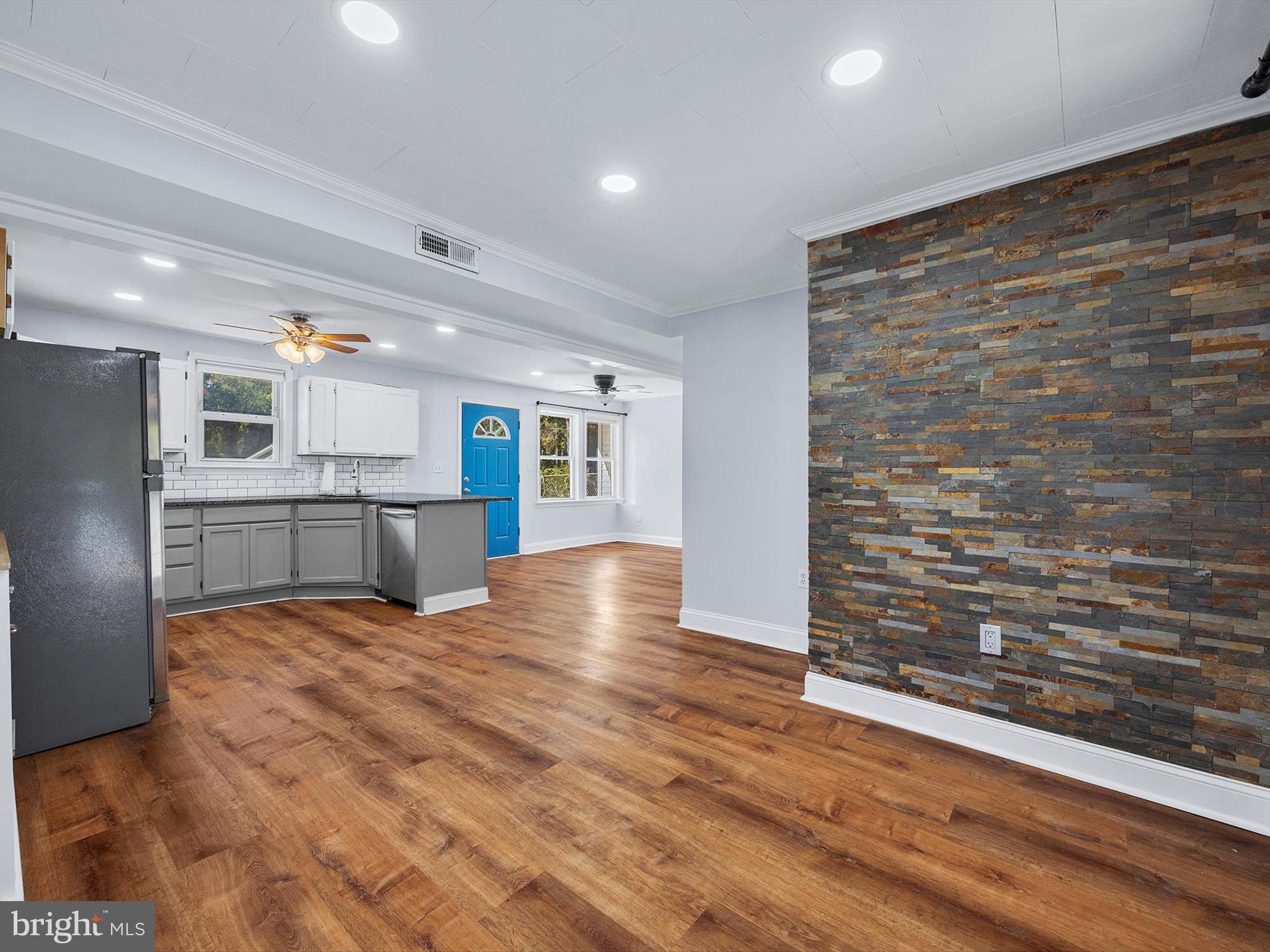 BEAUTY BEACH - Residential Lease