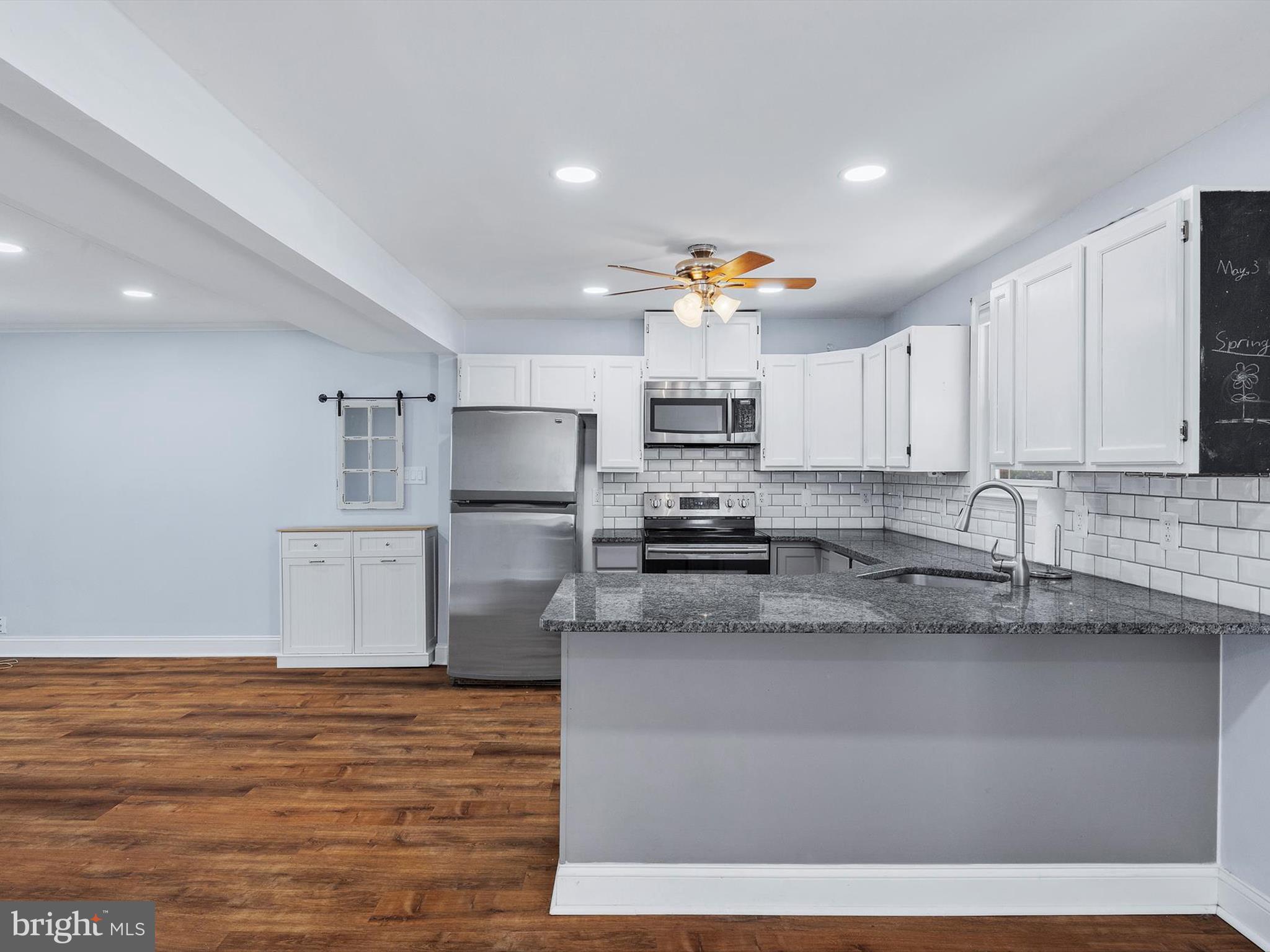 BEAUTY BEACH - Residential Lease