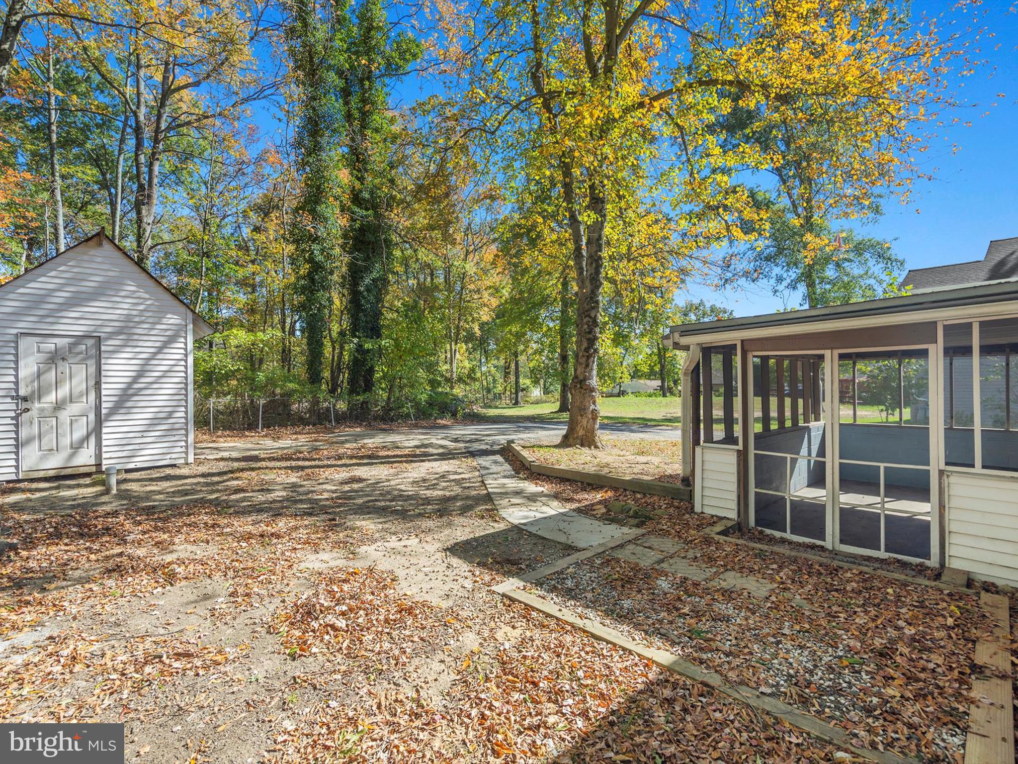 BEAUTY BEACH - Residential Lease