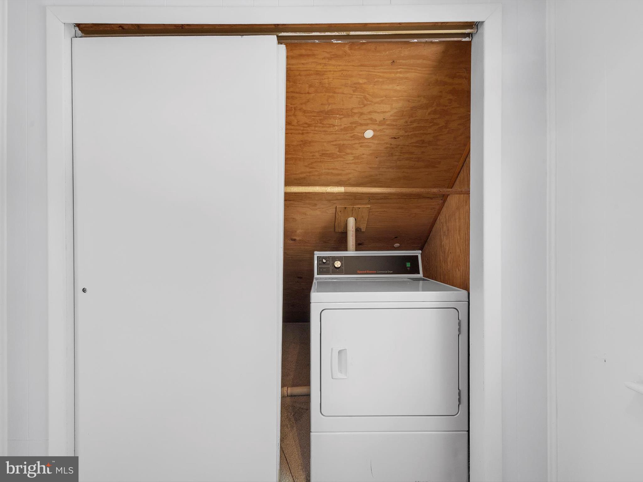 BEAUTY BEACH - Residential Lease