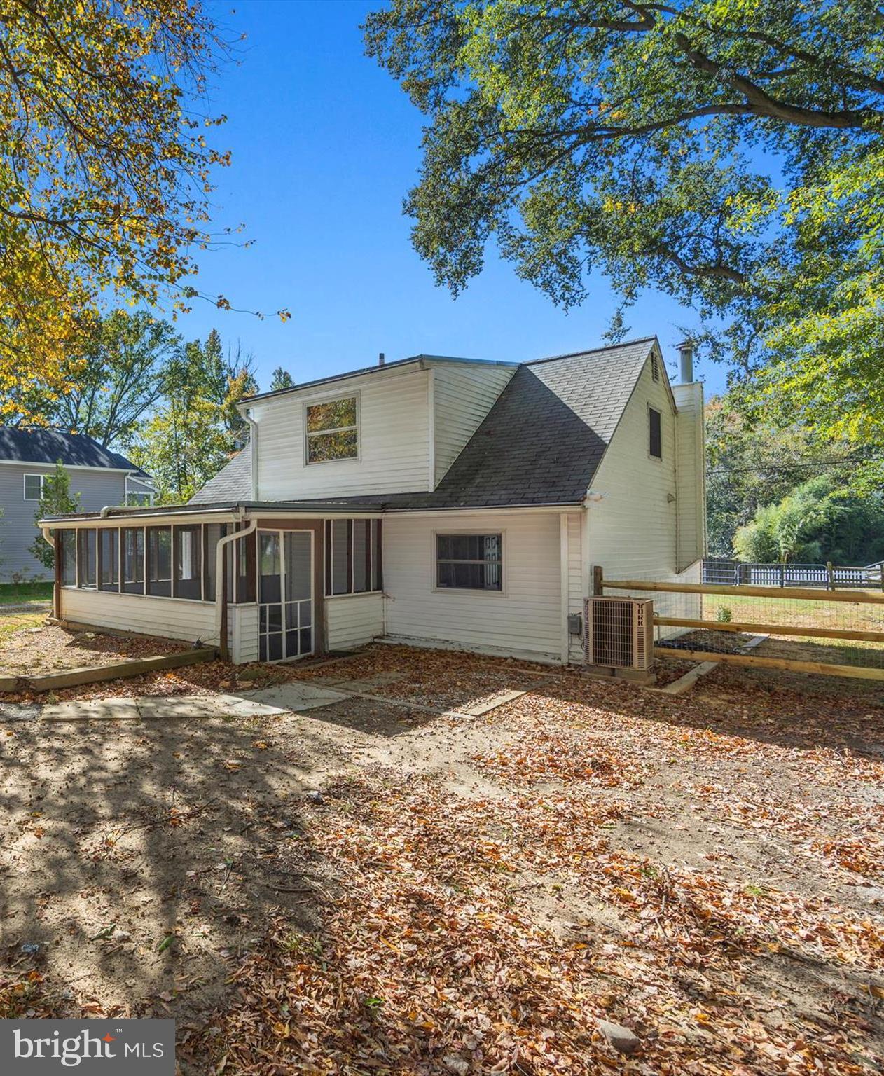 BEAUTY BEACH - Residential Lease