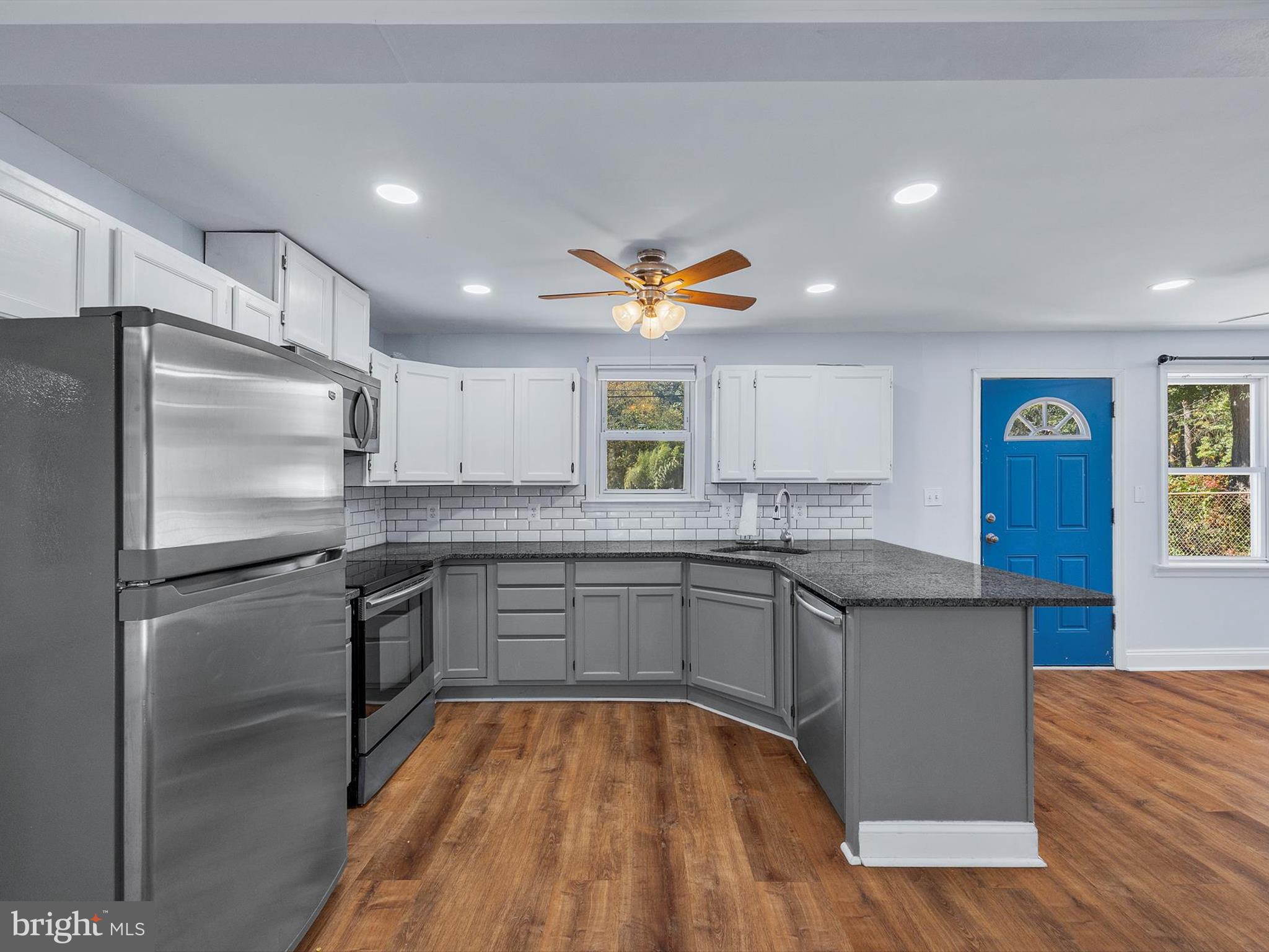 BEAUTY BEACH - Residential Lease