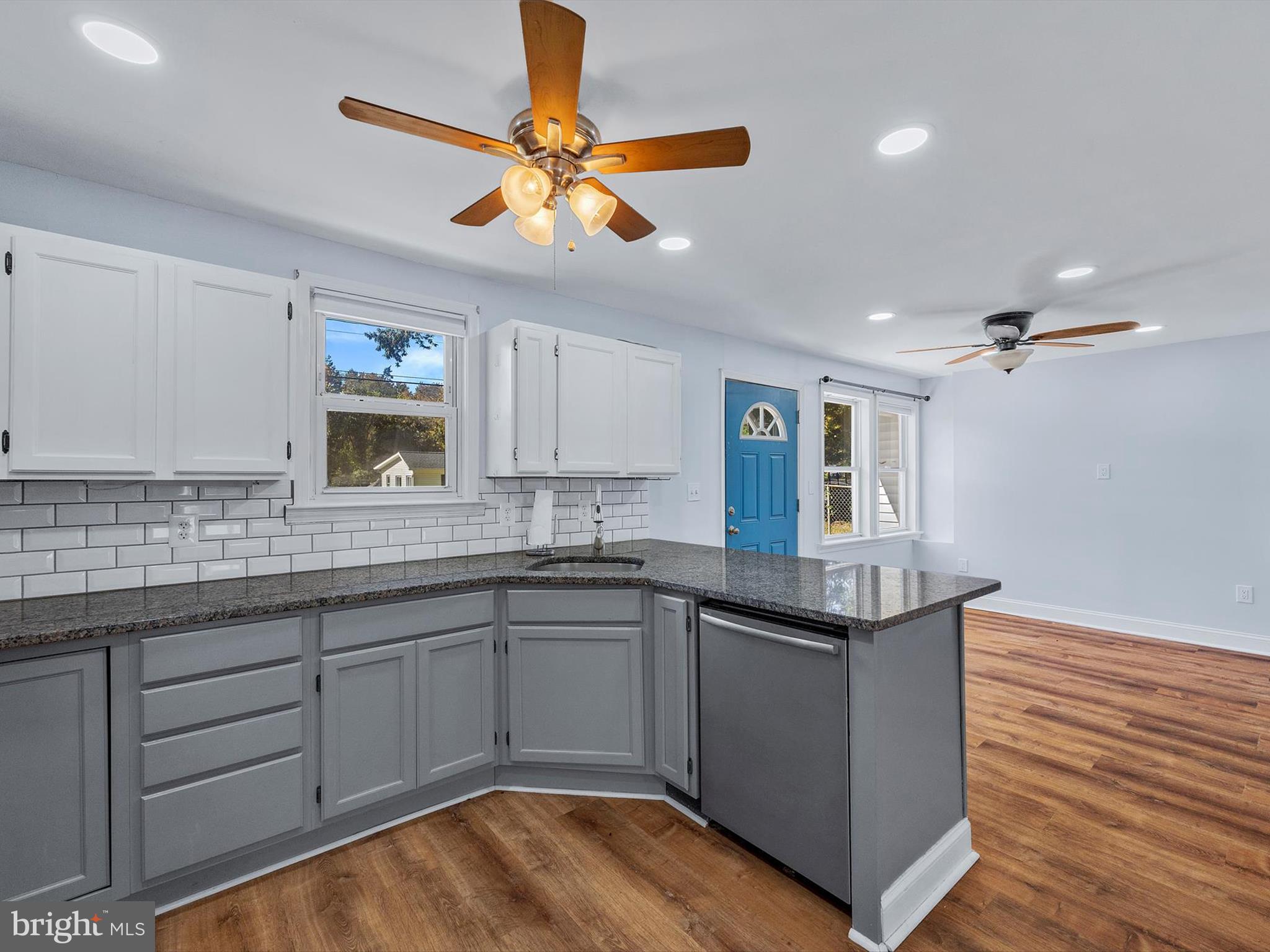 BEAUTY BEACH - Residential Lease