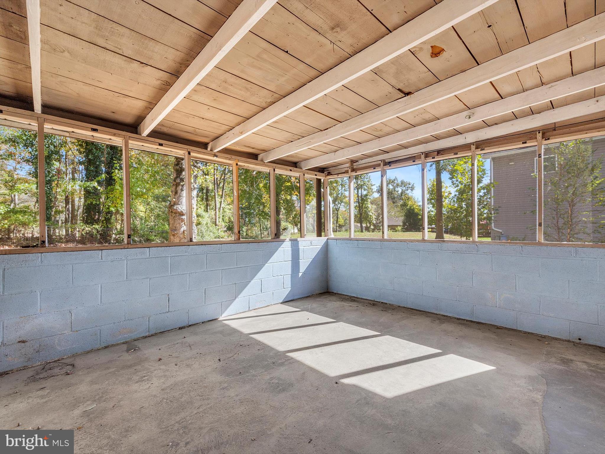 BEAUTY BEACH - Residential Lease