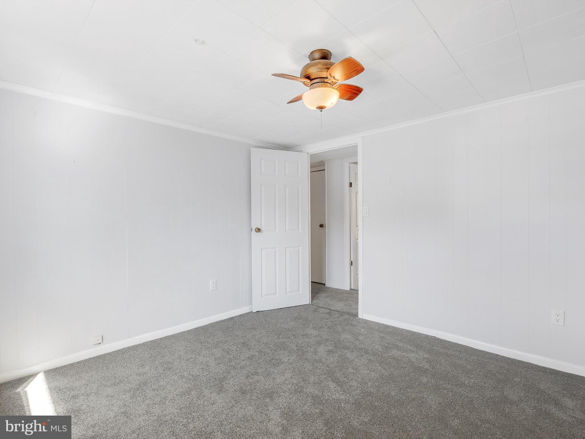 BEAUTY BEACH - Residential Lease